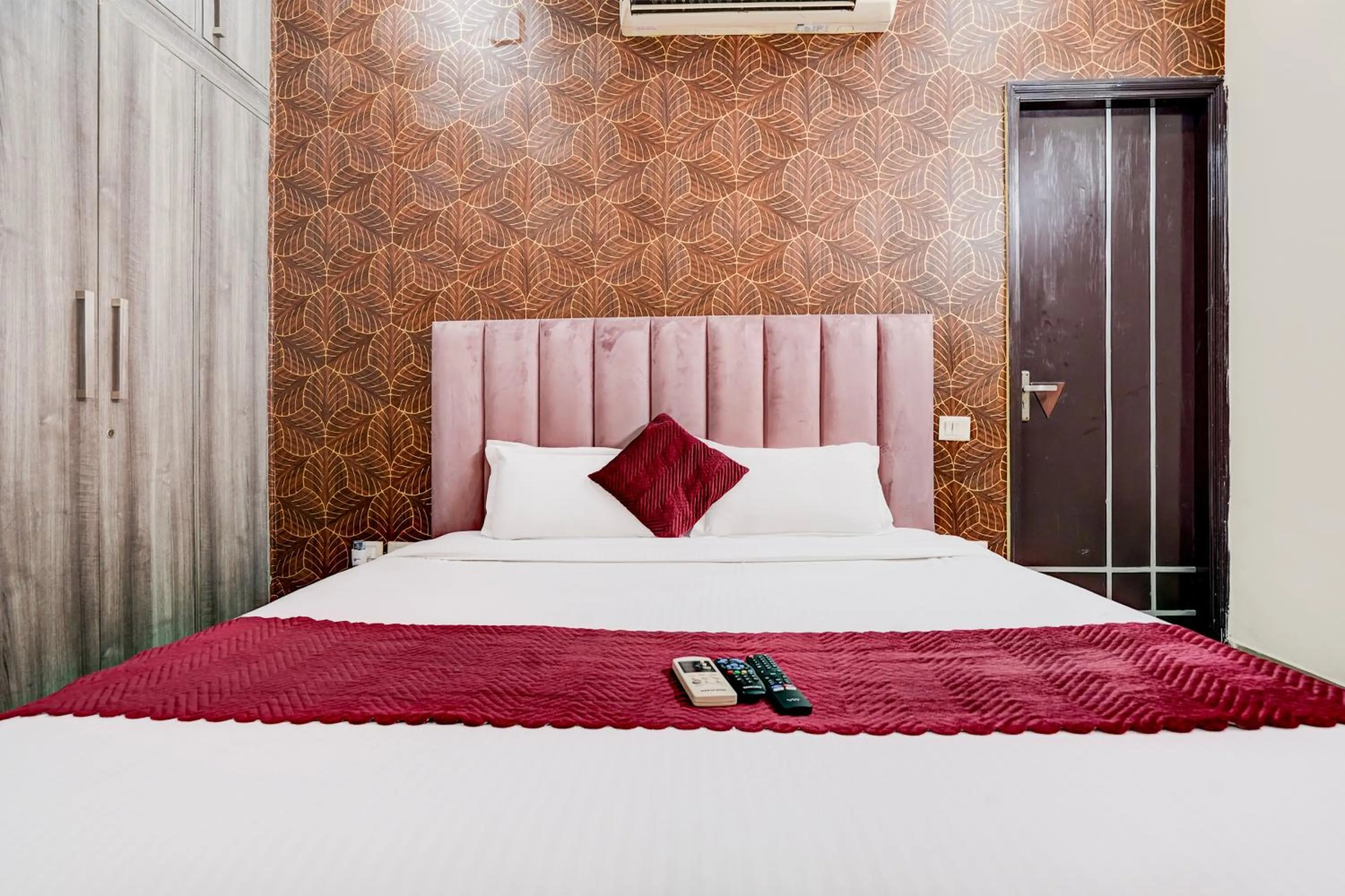 Deluxe Room - single occupancy in FabExpress Next Home