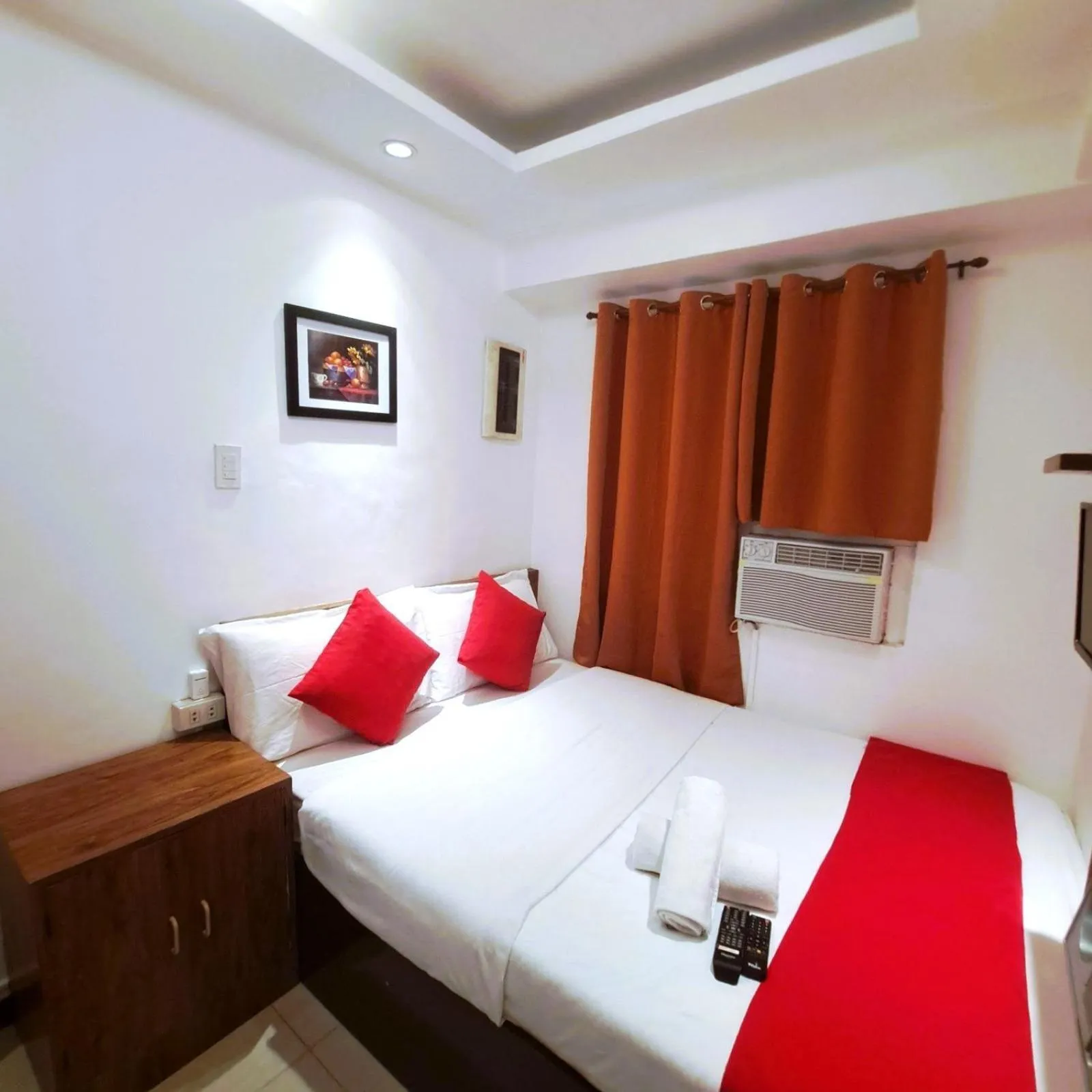Standard Double Room in Makati Poblacion Hotel