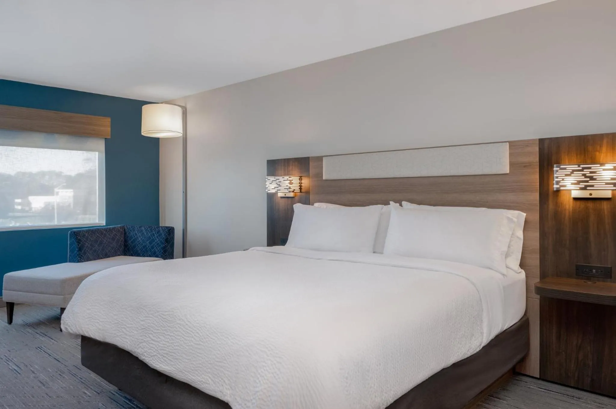 Standard King Room in Holiday Inn Express & Suites Alton St Louis Area by IHG