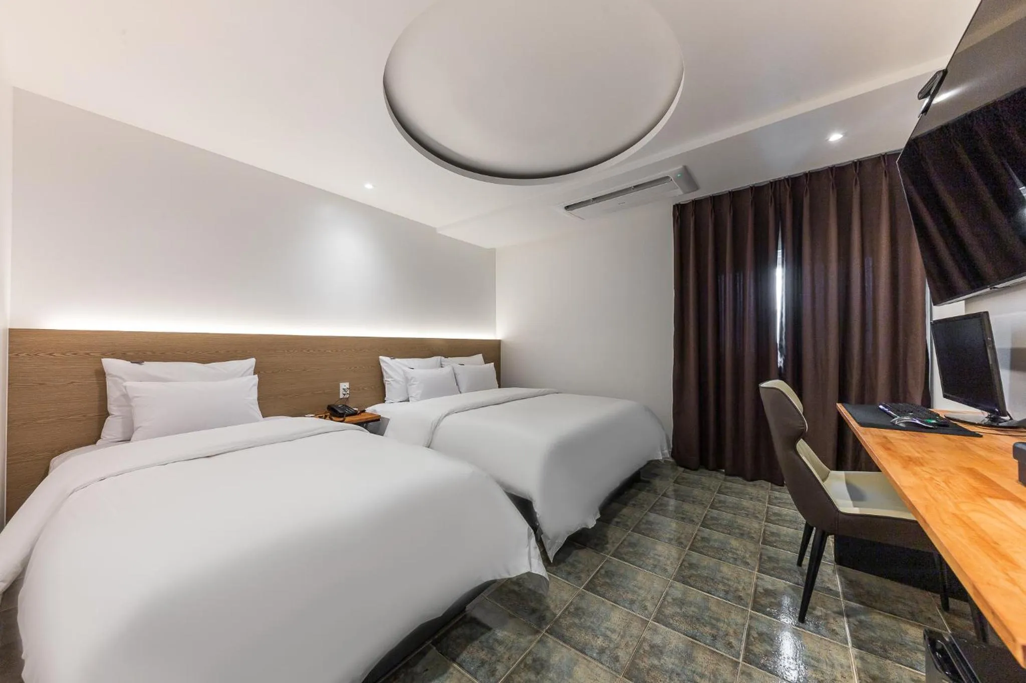 Deluxe Twin Room in Eumseong Hotel Luem