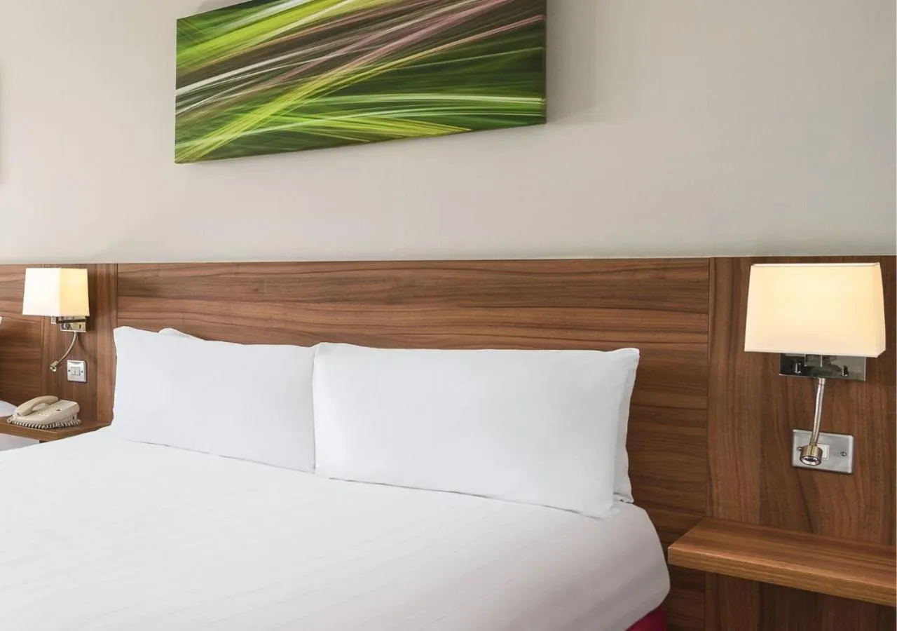 Standard King Room with Sofa Bed in Holiday Inn Lincoln by IHG
