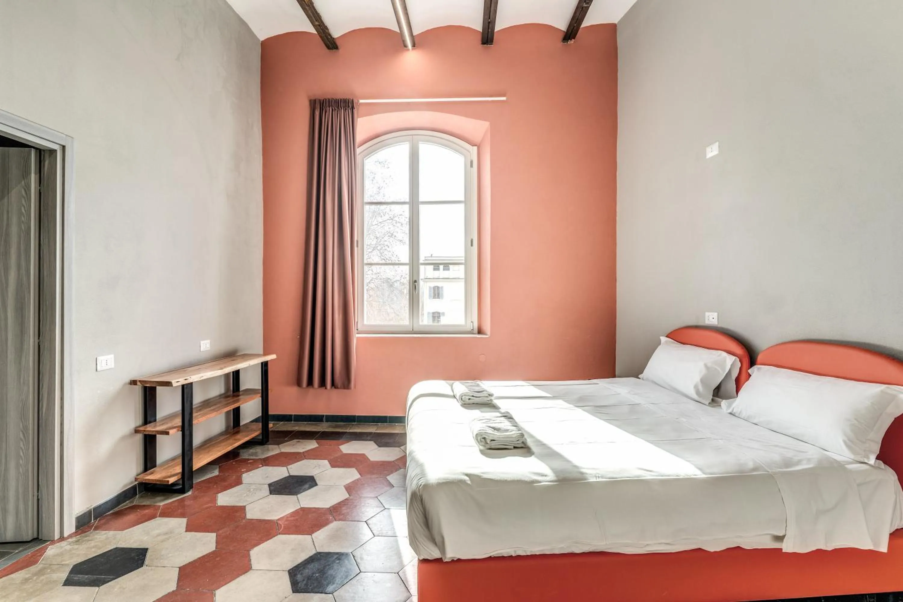 Large Double or Twin Room in Borgo Ripa Urban Travel