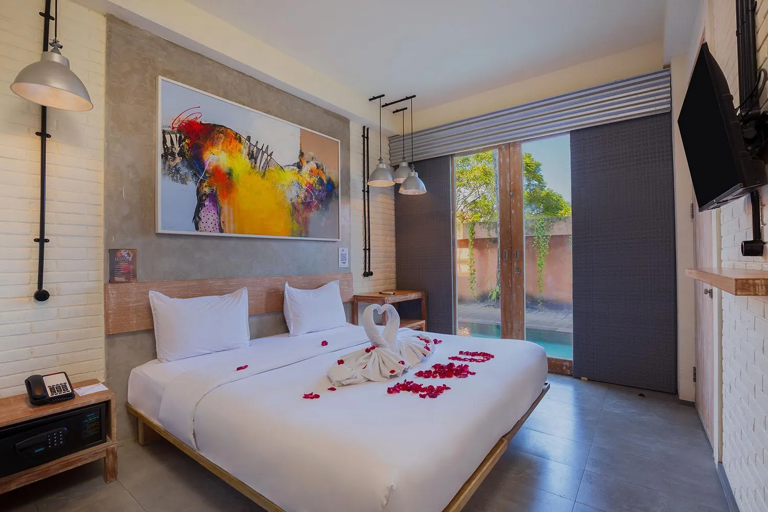 Deluxe Room With Pool Access in FRii Bali Echo Beach