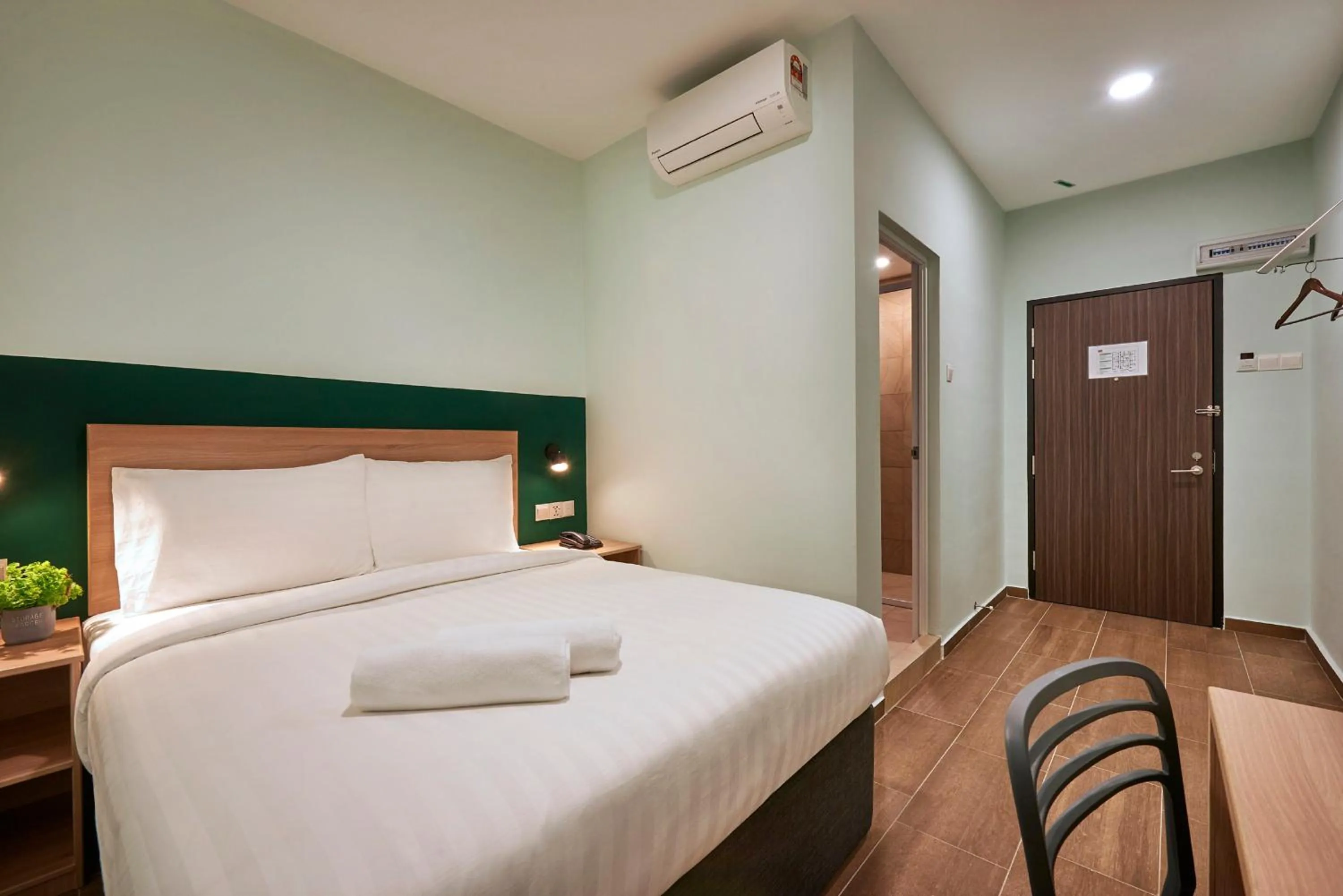 Standard Queen Room (No Window) - Disability Access in ZONE Hotels, Eco Grandeur