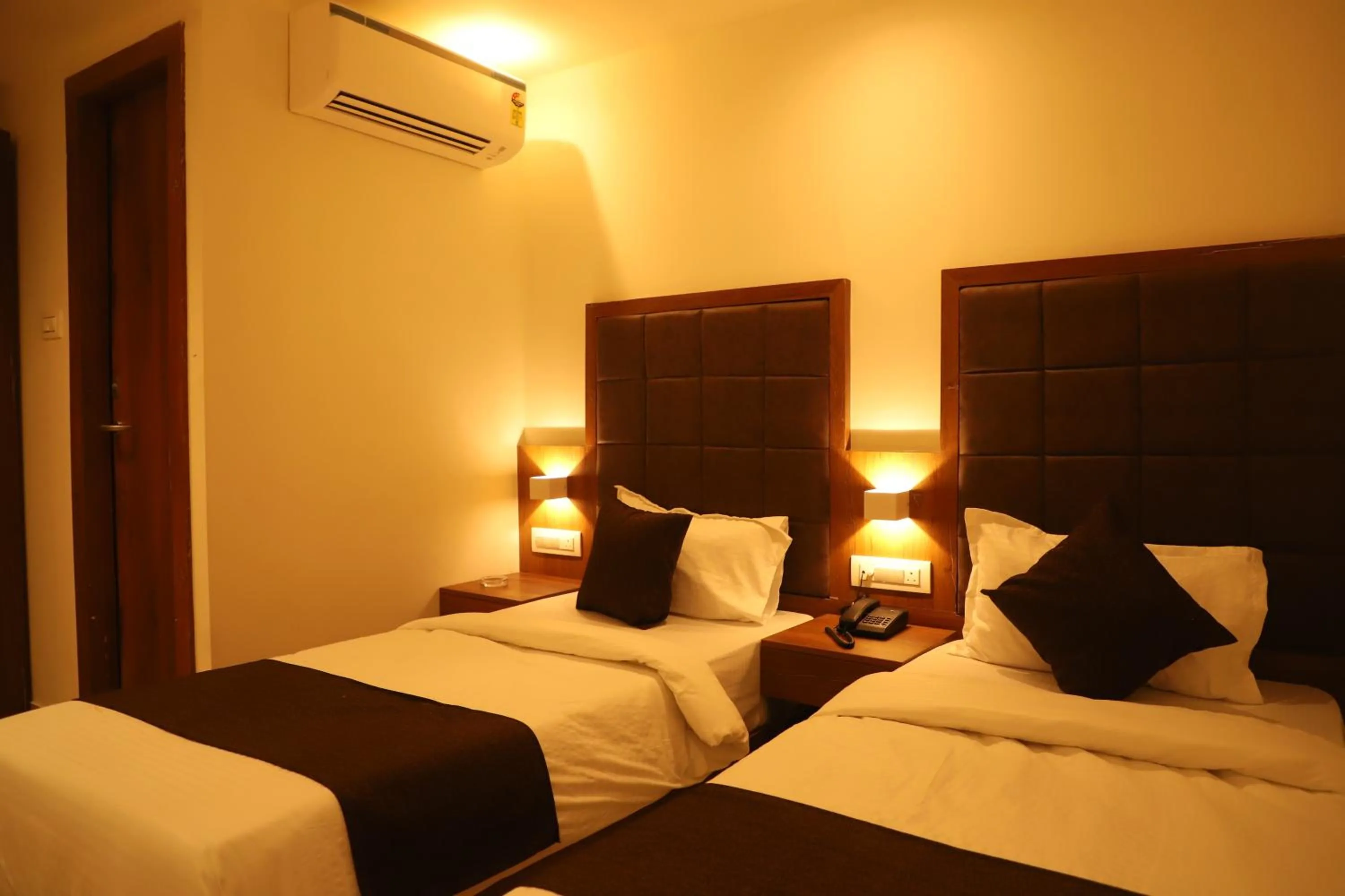 Twin Room with Private Bathroom in Hotel Sai Pritam