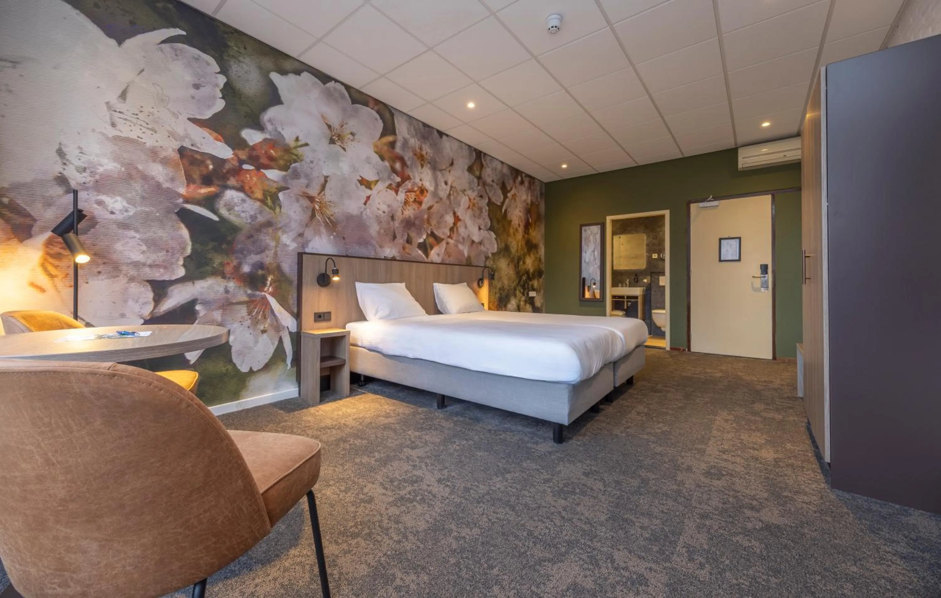 Spacious Comfort Double Room with Balcony in Fletcher Parkhotel Val Monte