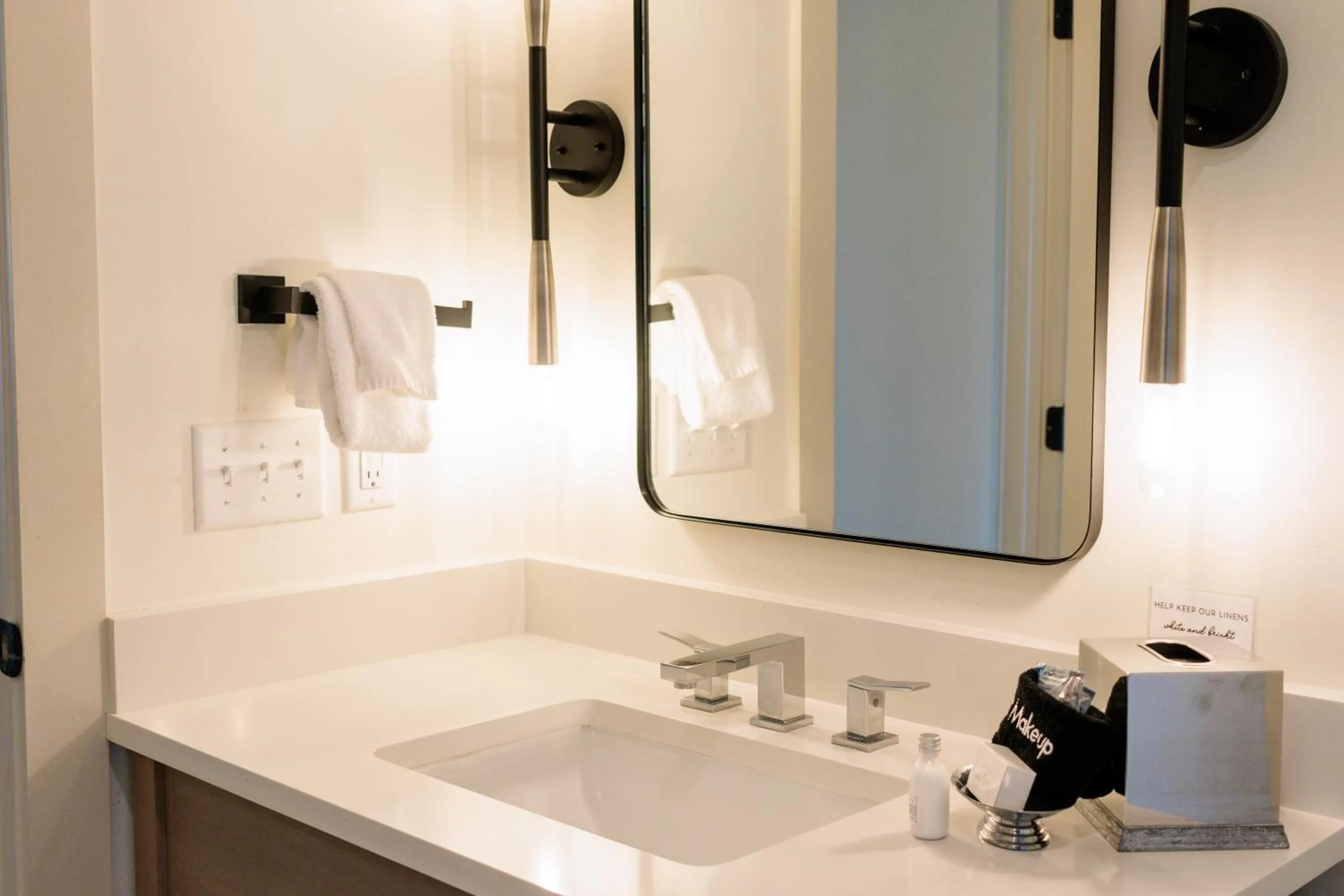 Queen Room with Balcony in Sea Palms Resort