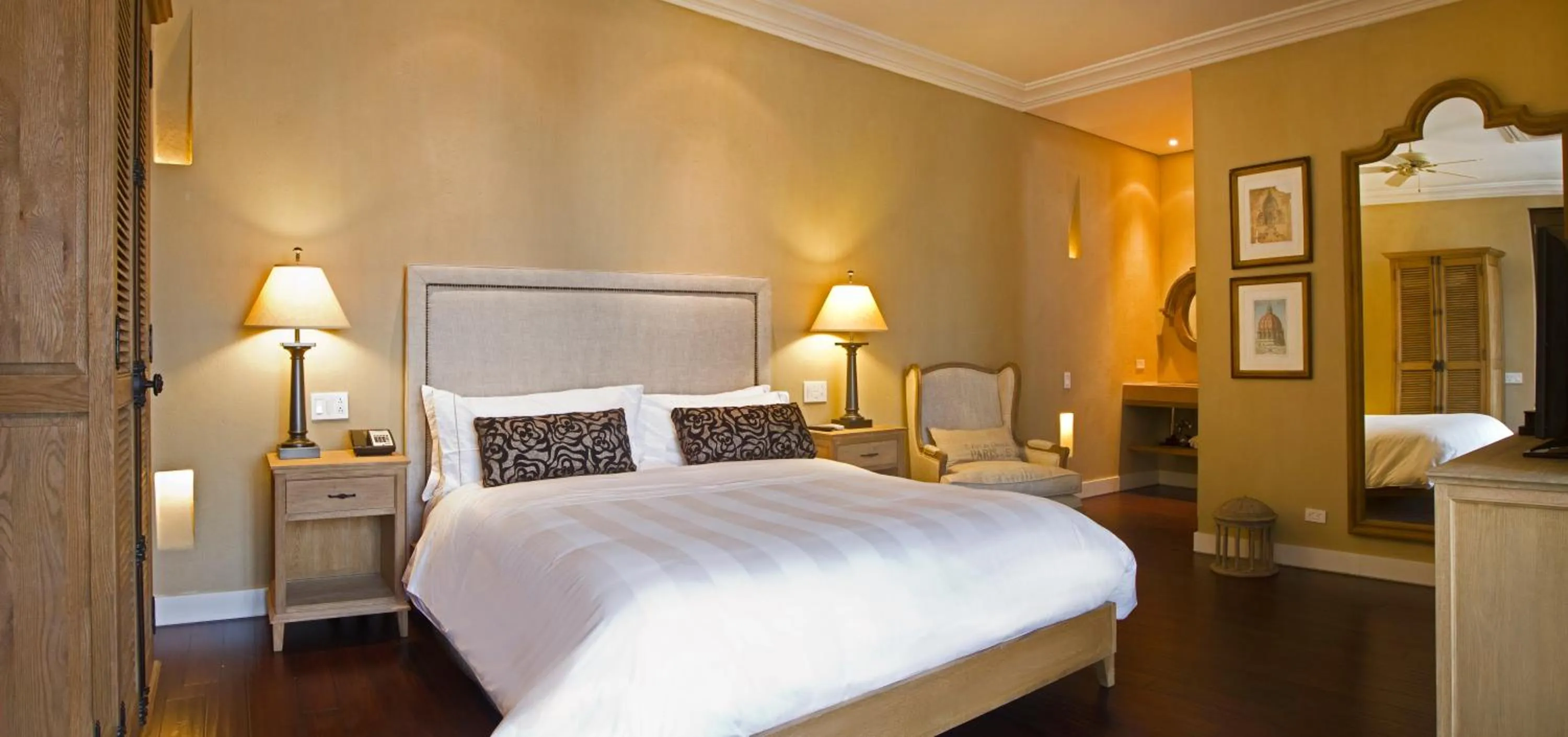 Deluxe Double Room - Makani Beach Club access in Bastión Luxury Hotel