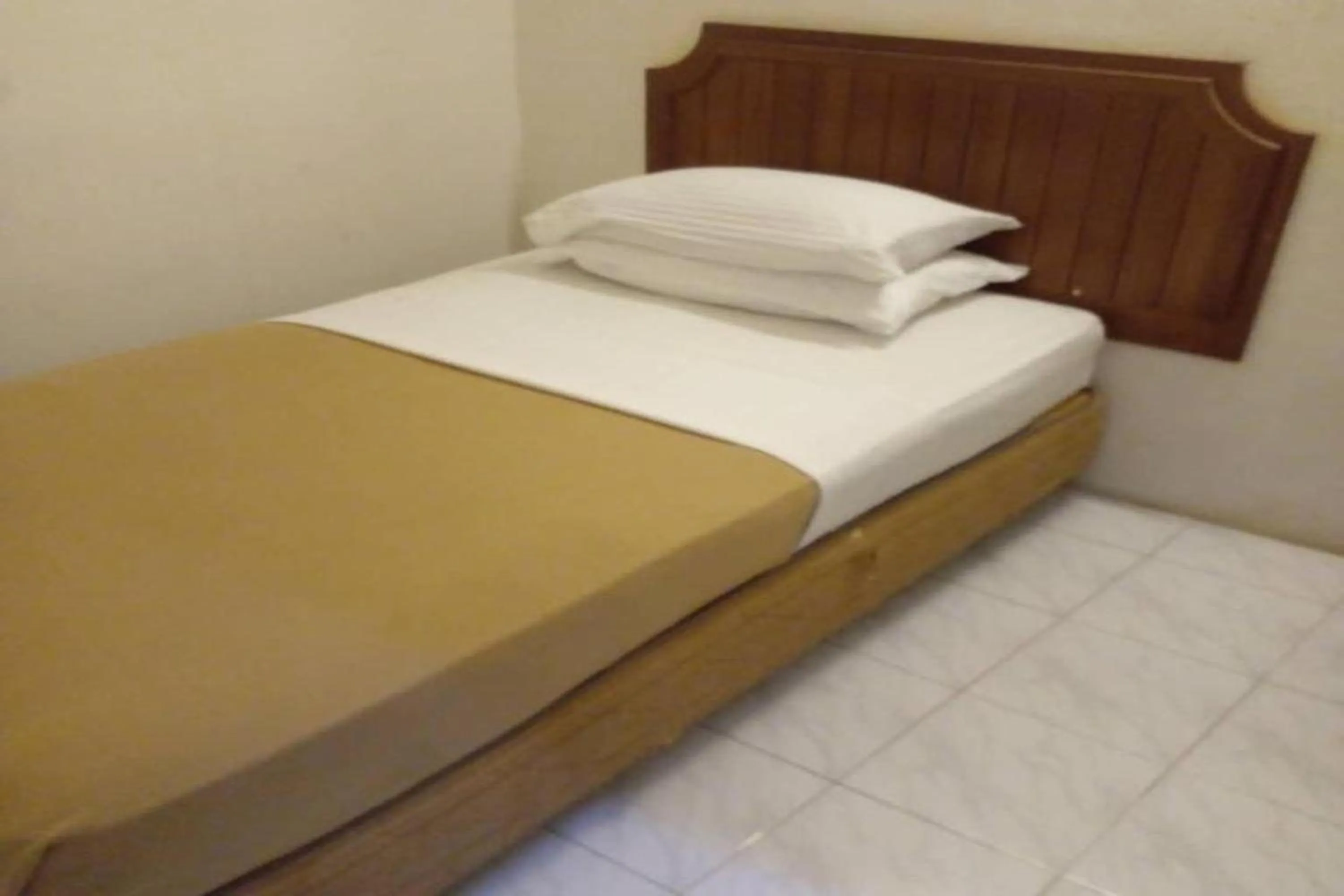 Single Room with Shared Bathroom in F Hotel Bayan Lepas