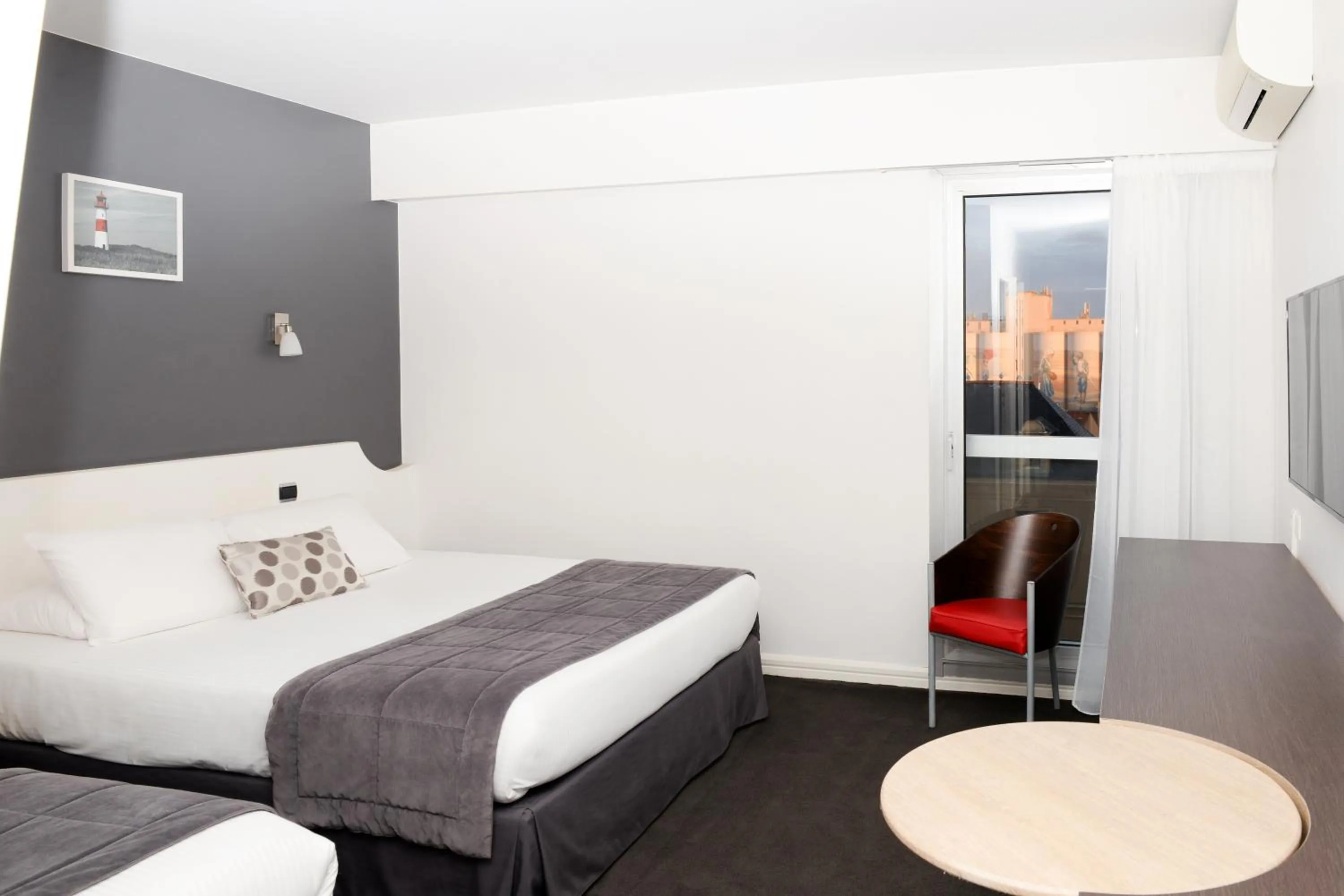 Triple Room City Side in Kyriad Prestige Les Sables d'Olonne - Plage - Centre des Congrès