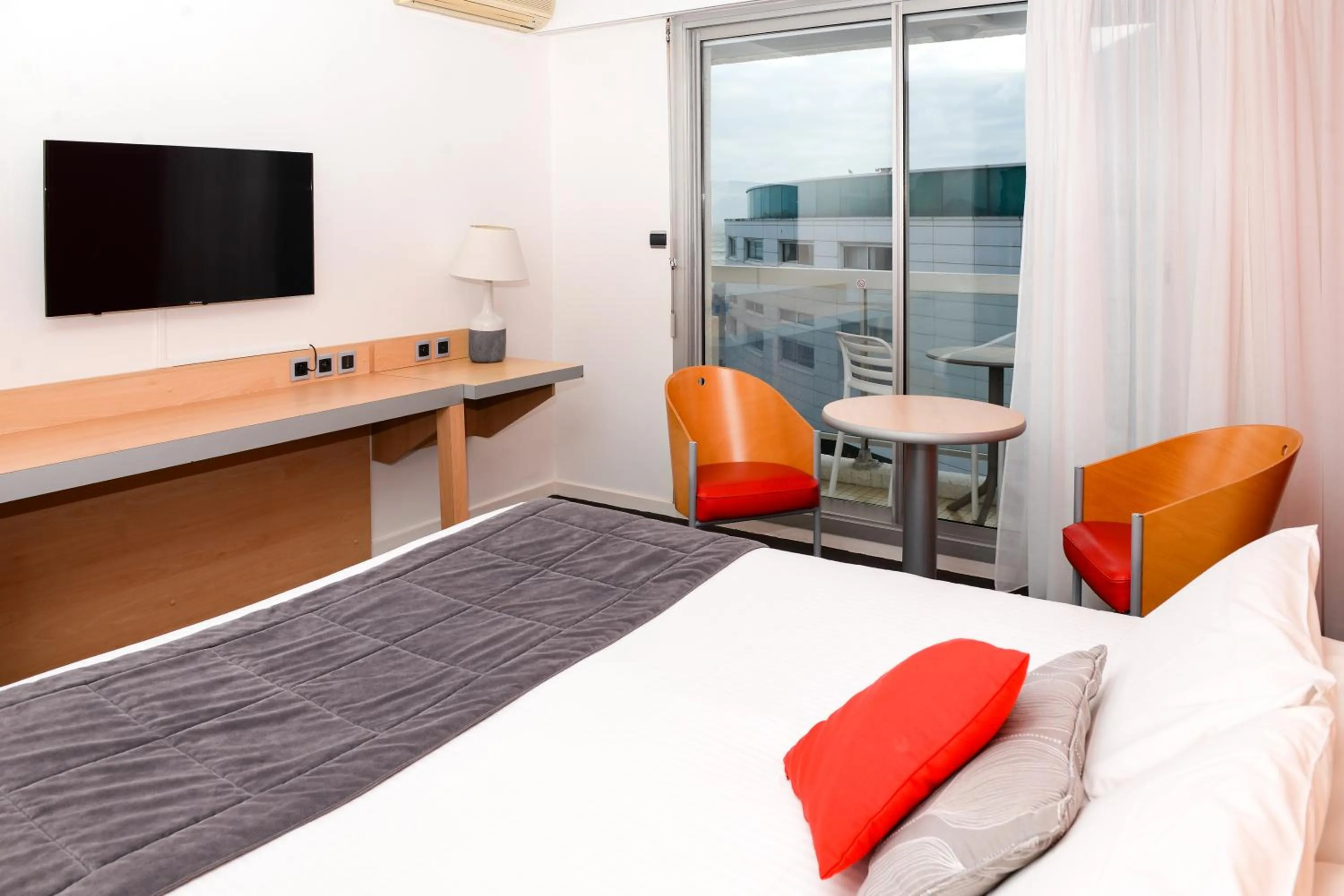 Superior Double Room with Partial Sea View in Kyriad Prestige Les Sables d'Olonne - Plage - Centre des Congrès