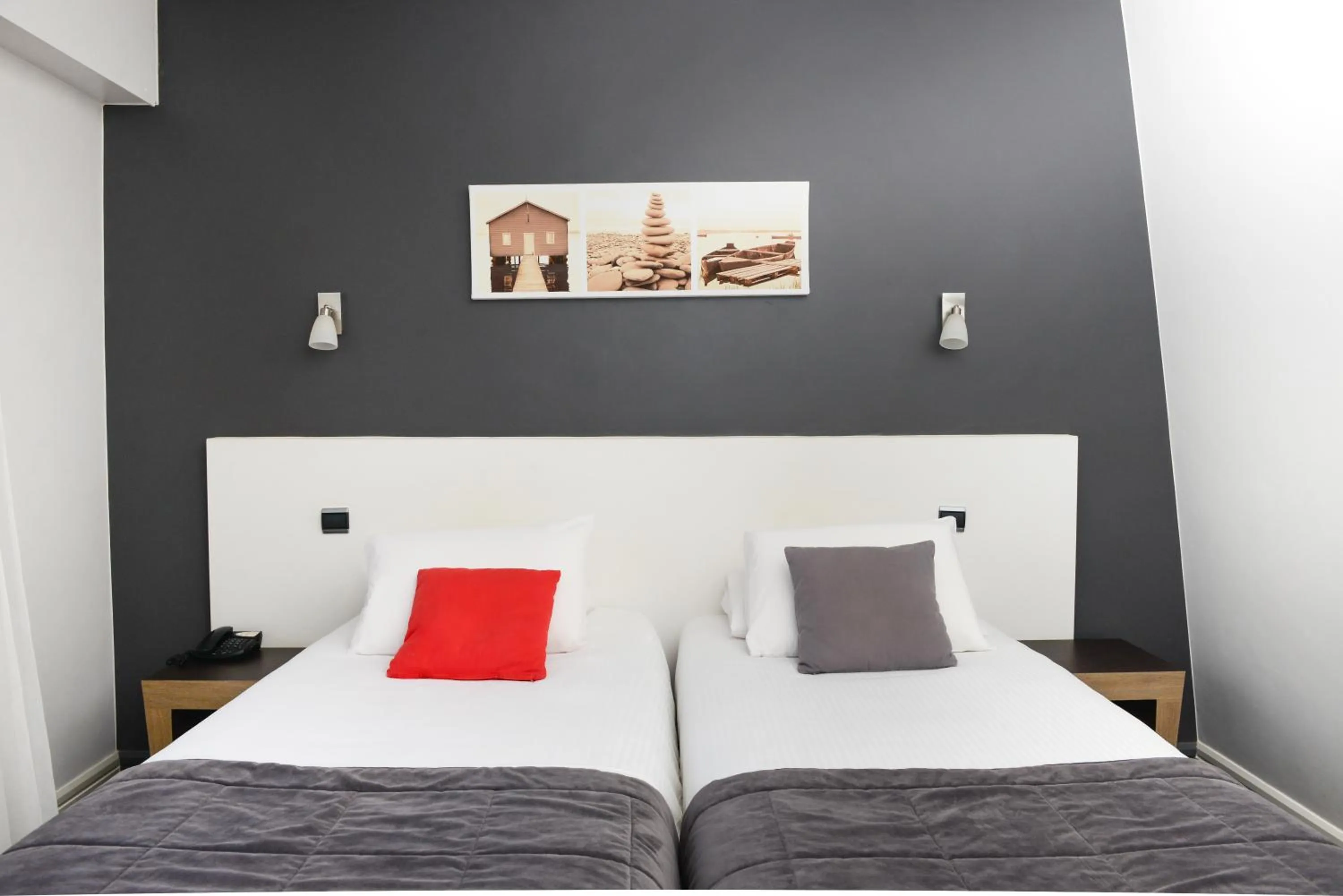 Twin Room City Side in Kyriad Prestige Les Sables d'Olonne - Plage - Centre des Congrès