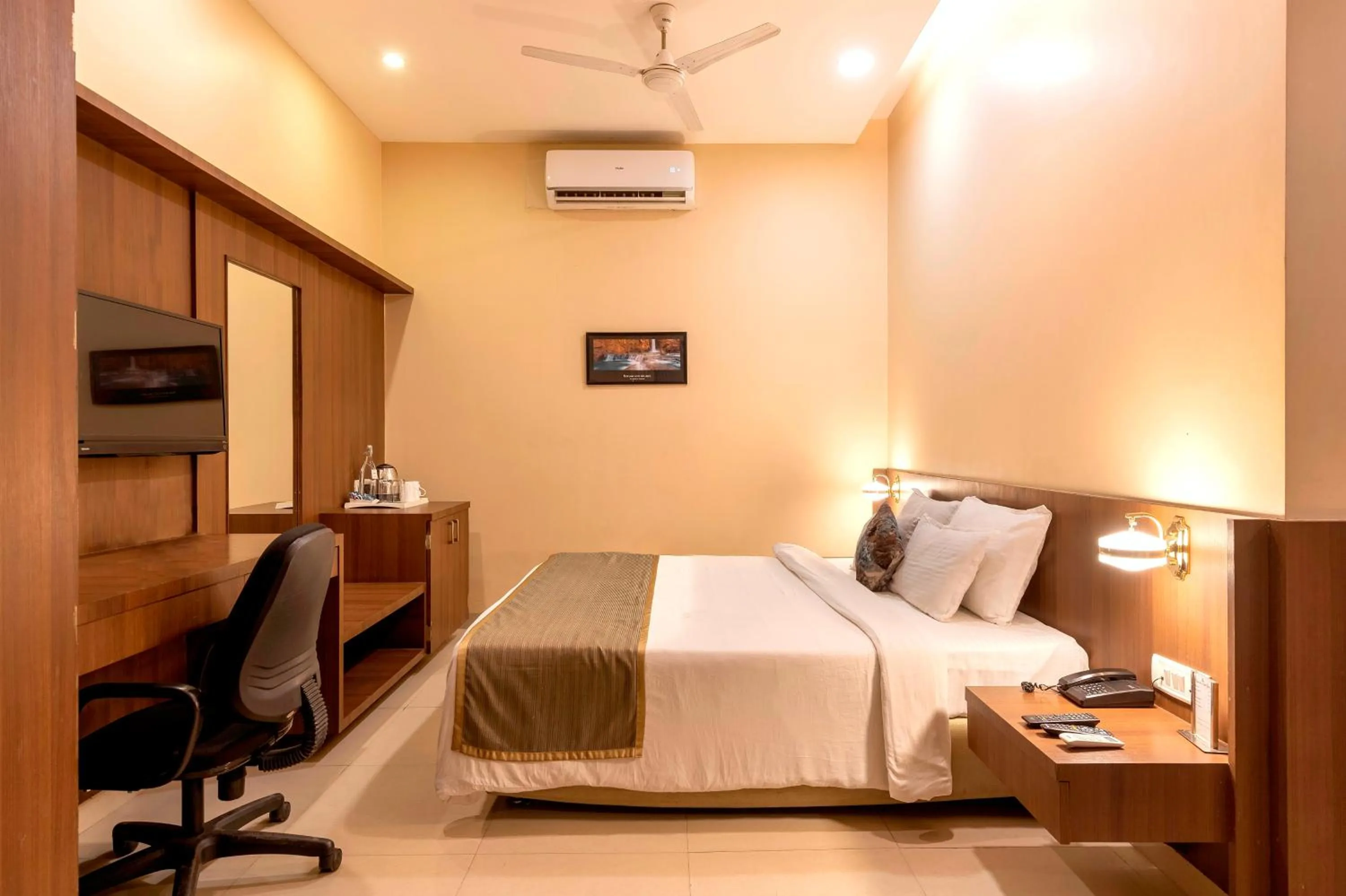 Superior Double Room - single occupancy in Kwality's Motel Shiraz