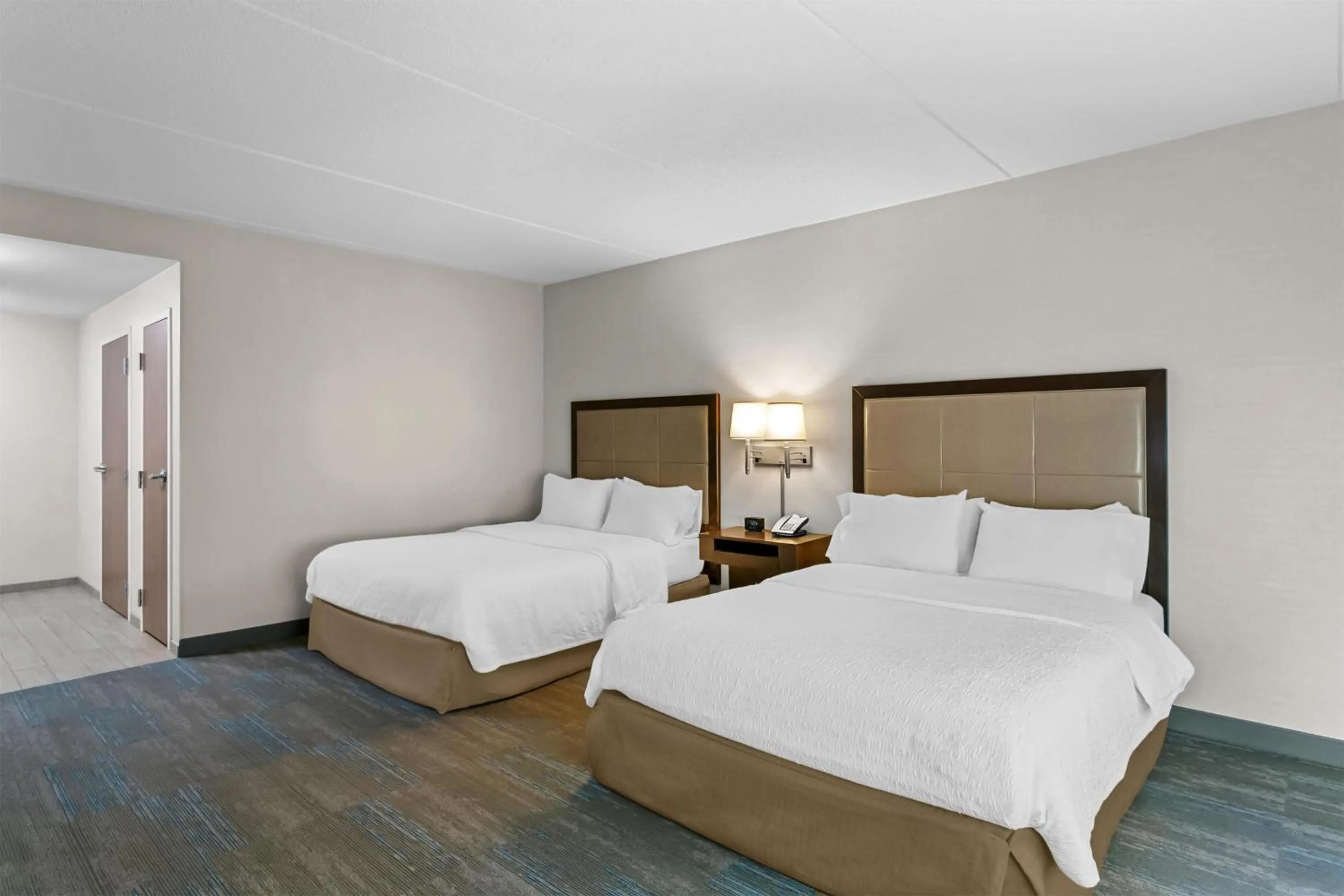 Queen Room with Two Queen Beds - Mobility and Hearing Access/Non-Smoking in Hampton Inn & Suites Baltimore/Woodlawn