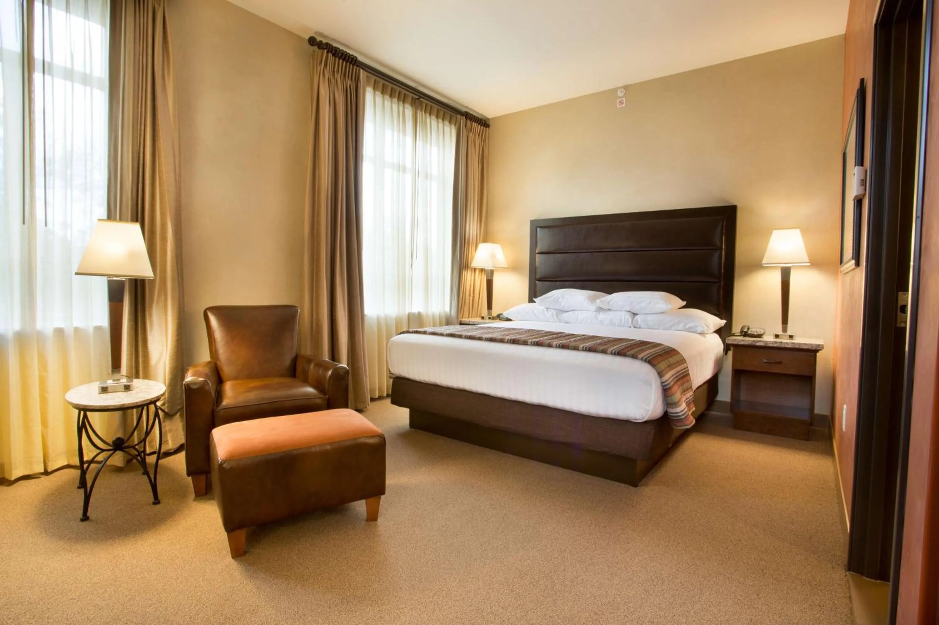 Deluxe King Room with Terrace View in Drury Plaza Hotel in Santa Fe