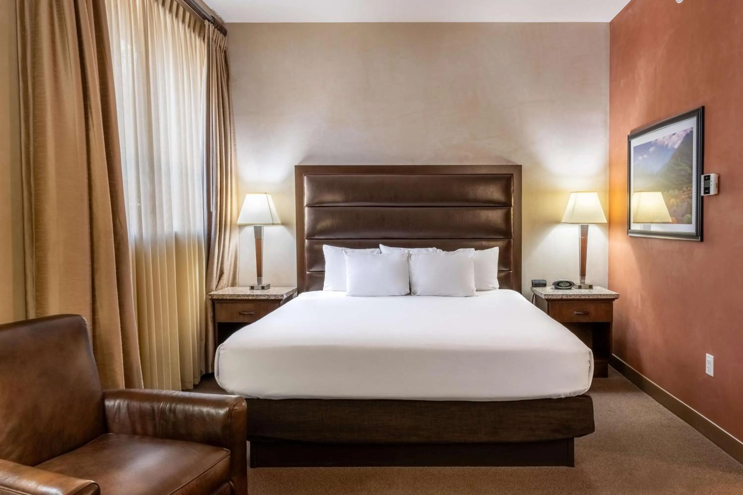 Deluxe King Room in Drury Plaza Hotel in Santa Fe