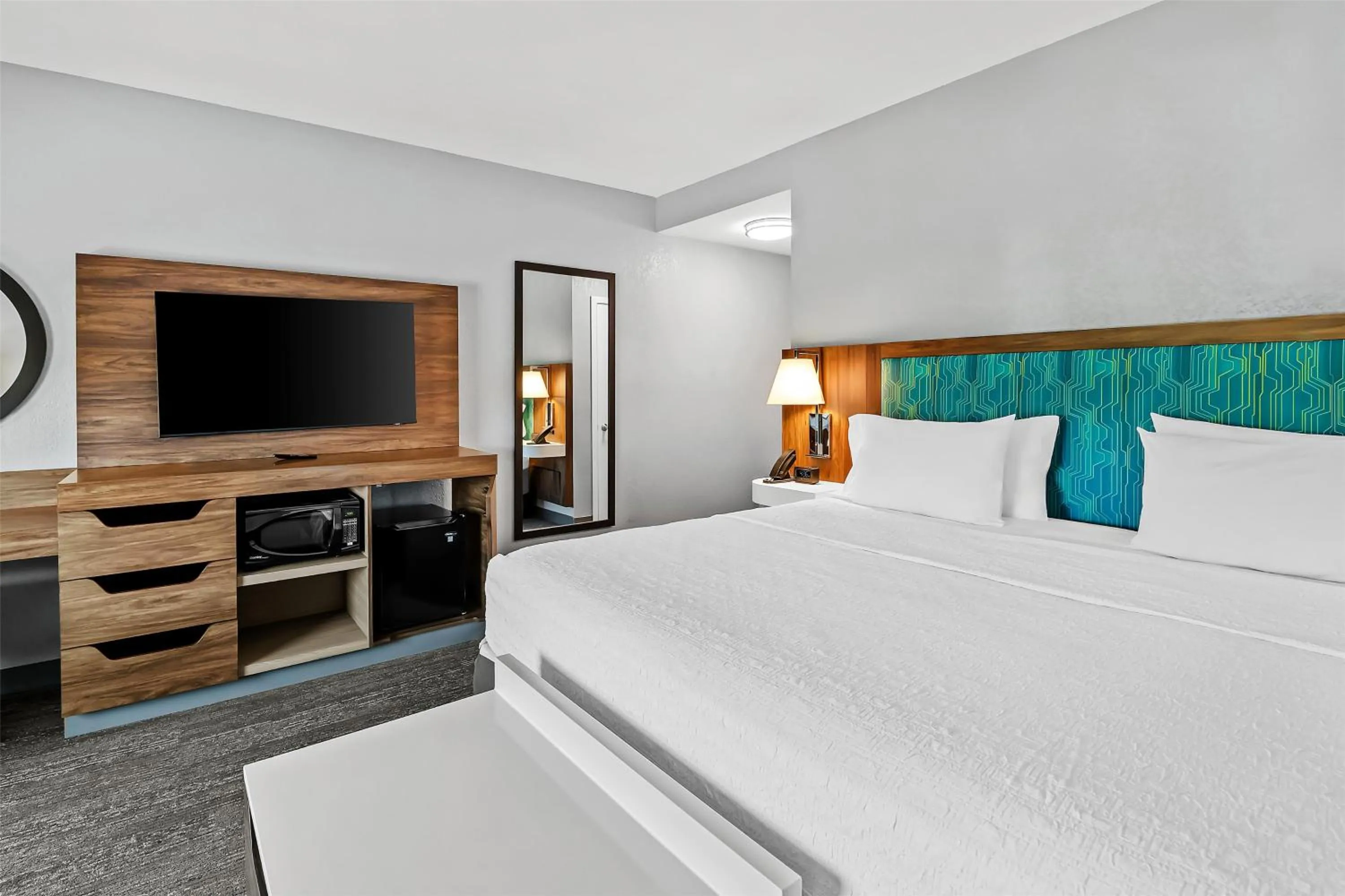 King Room - Non-Smoking in Hampton Inn Omaha/West Dodge Road, Old Mill