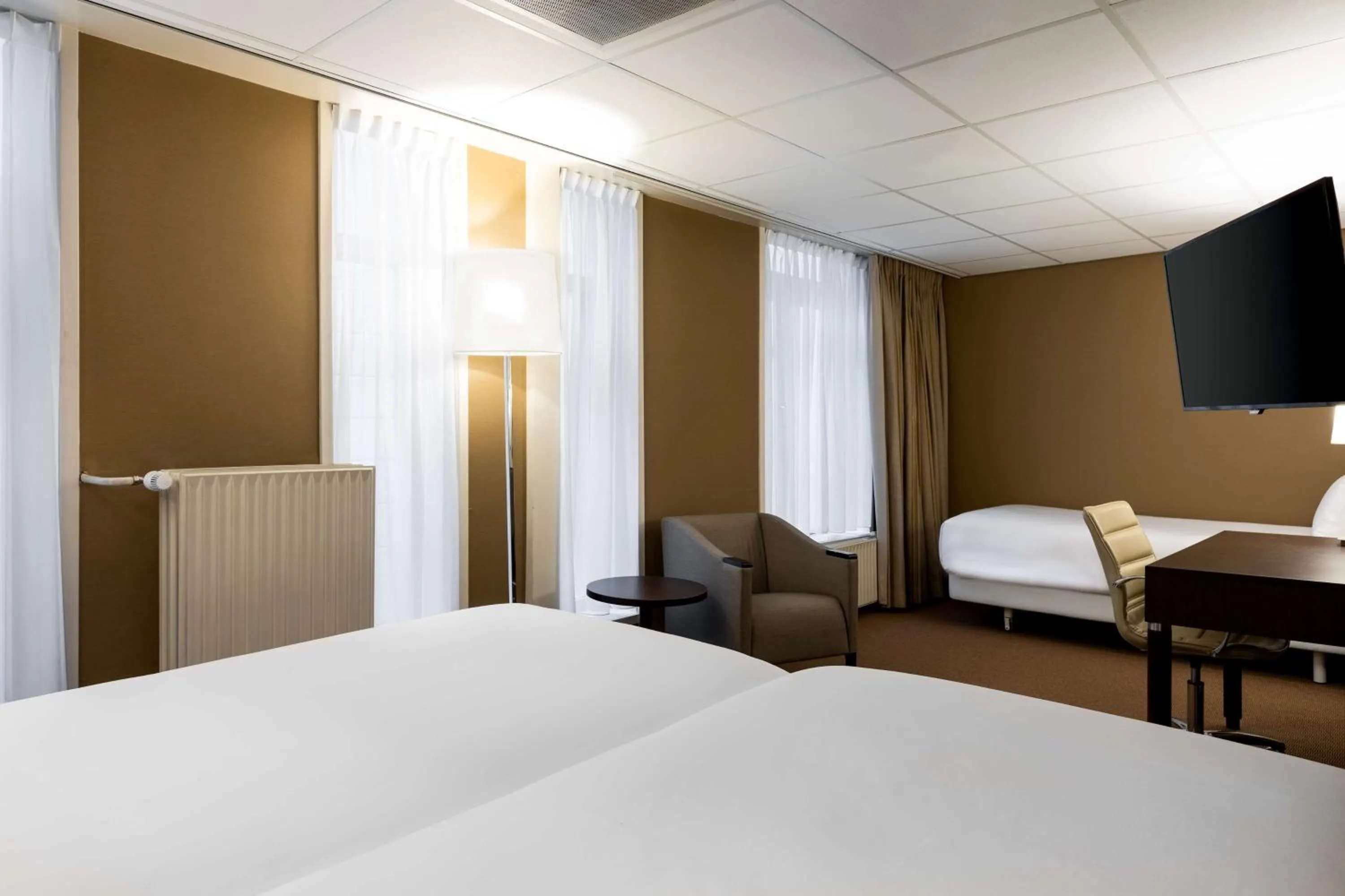 Standard Triple Room in NH Centre Utrecht Hotel