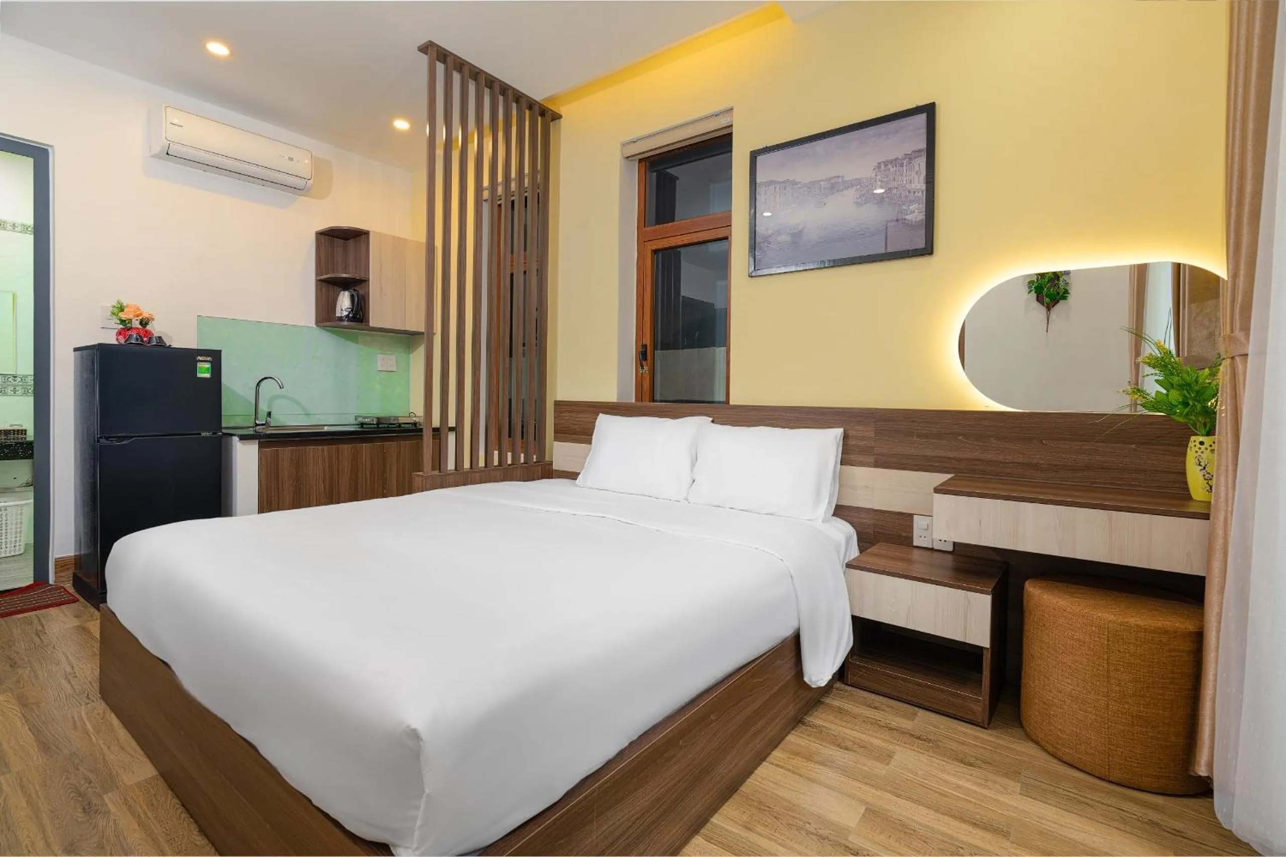 Deluxe Double Room with Balcony in Nguyên Hương Hotel