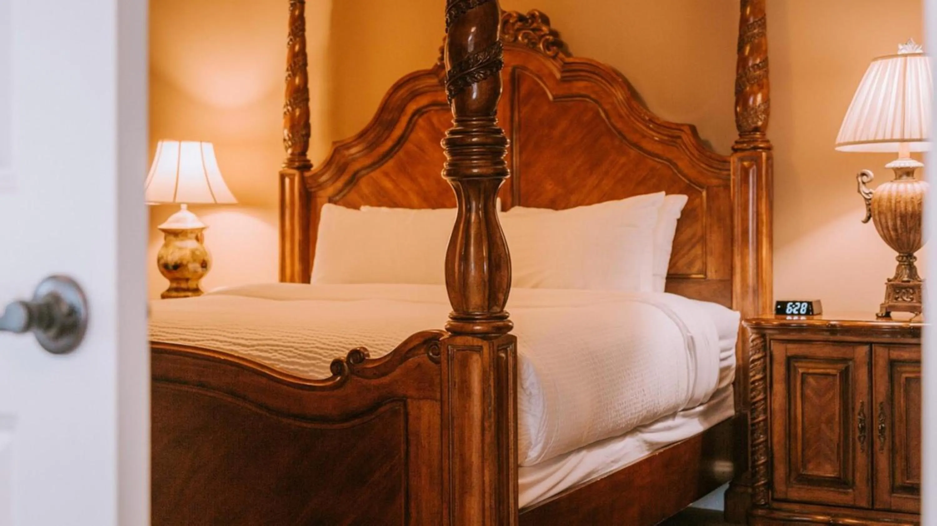 Executive One-Bedroom Suite in Grant Hall Hotel