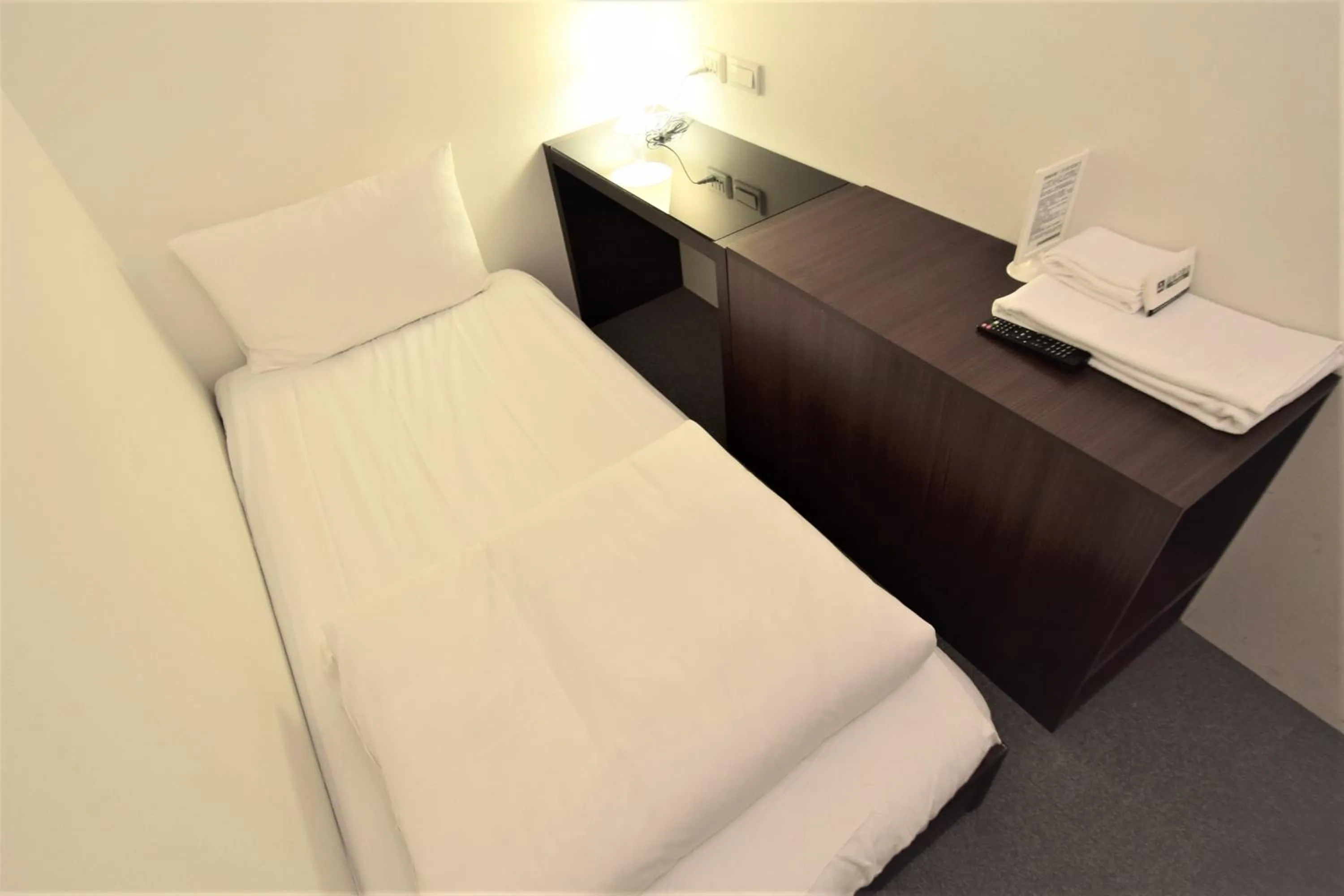 Single Room with Shared Shower and Toilet - single occupancy in Inn Cube - Ximen