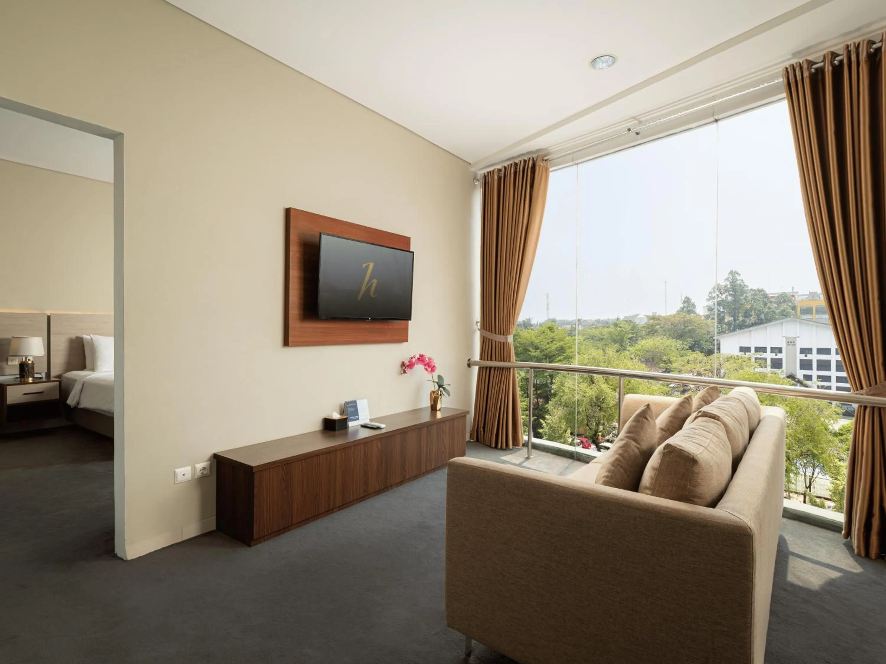 Junior Suite in Horison TC UPI Serang