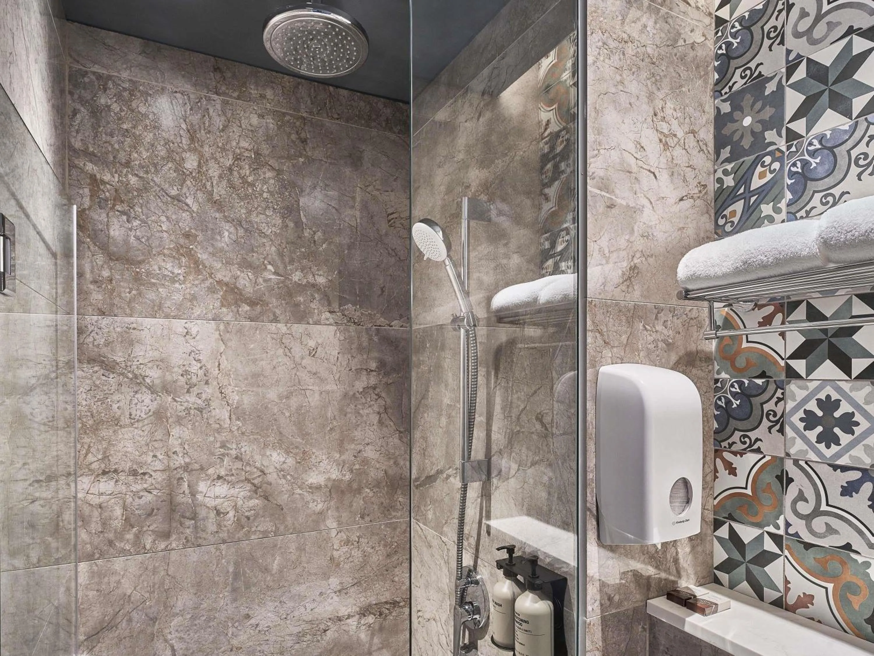 Privilege Room, 1 Double Bed in Mercure ICON Singapore City Centre