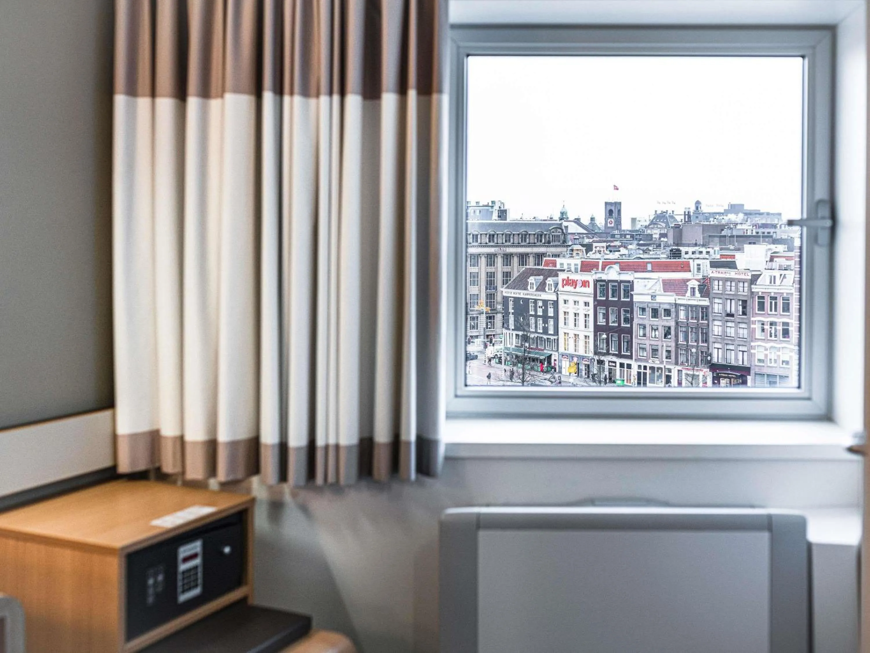 Small Twin Room in ibis Amsterdam Centre