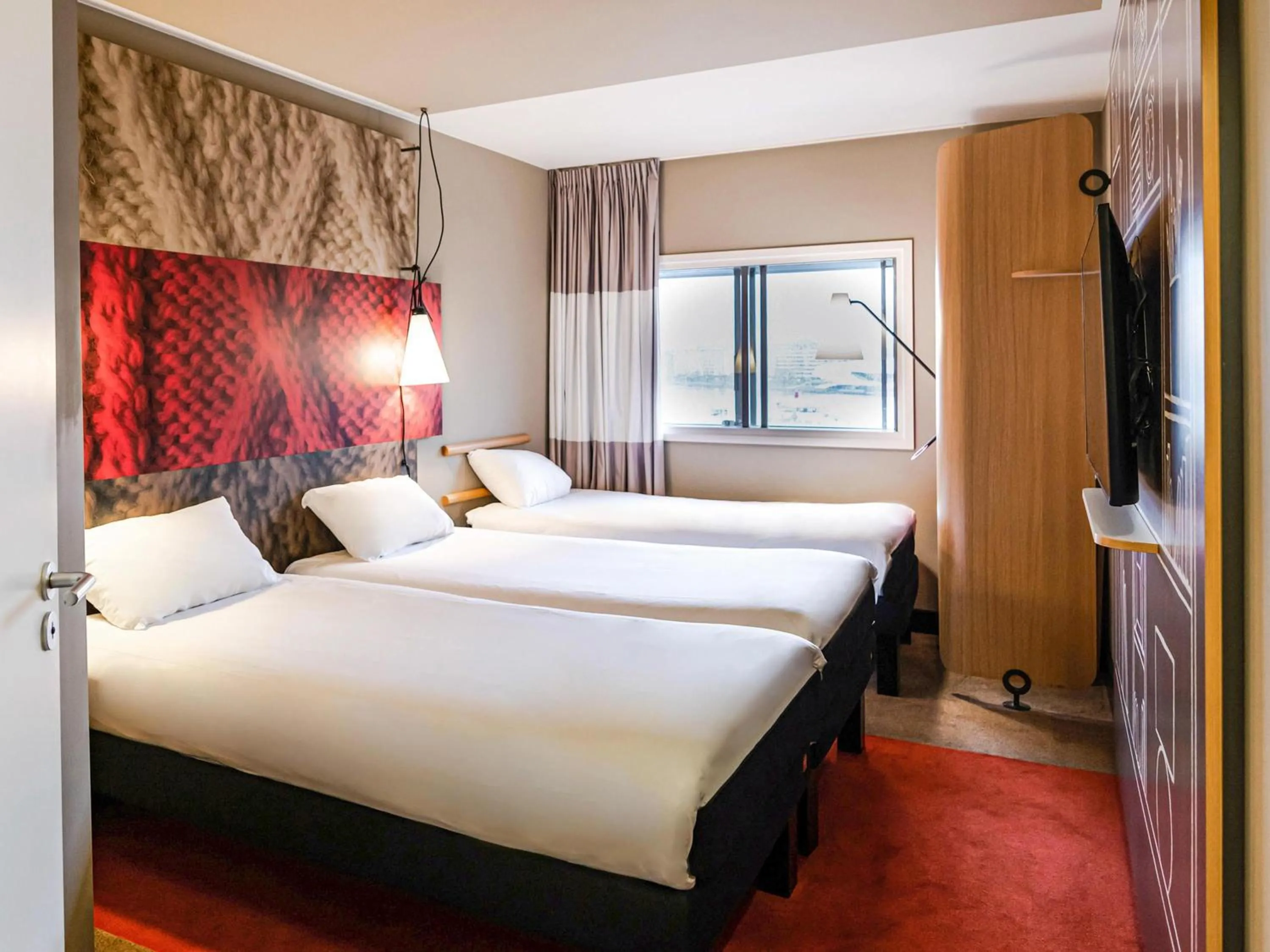 Triple Room in ibis Amsterdam Centre
