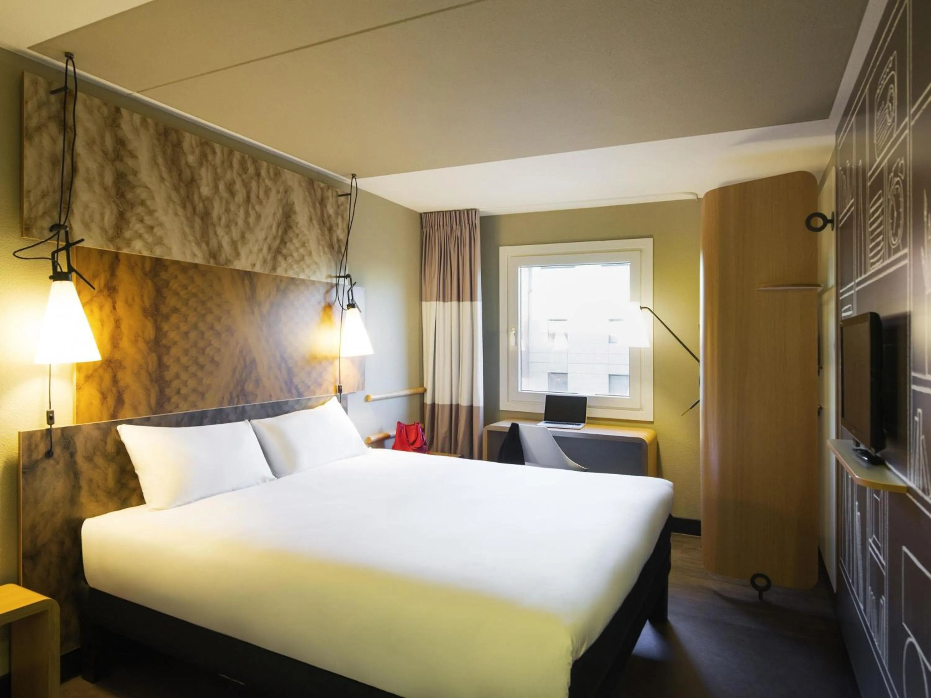 Standard Double Room in ibis Amsterdam Centre Stopera