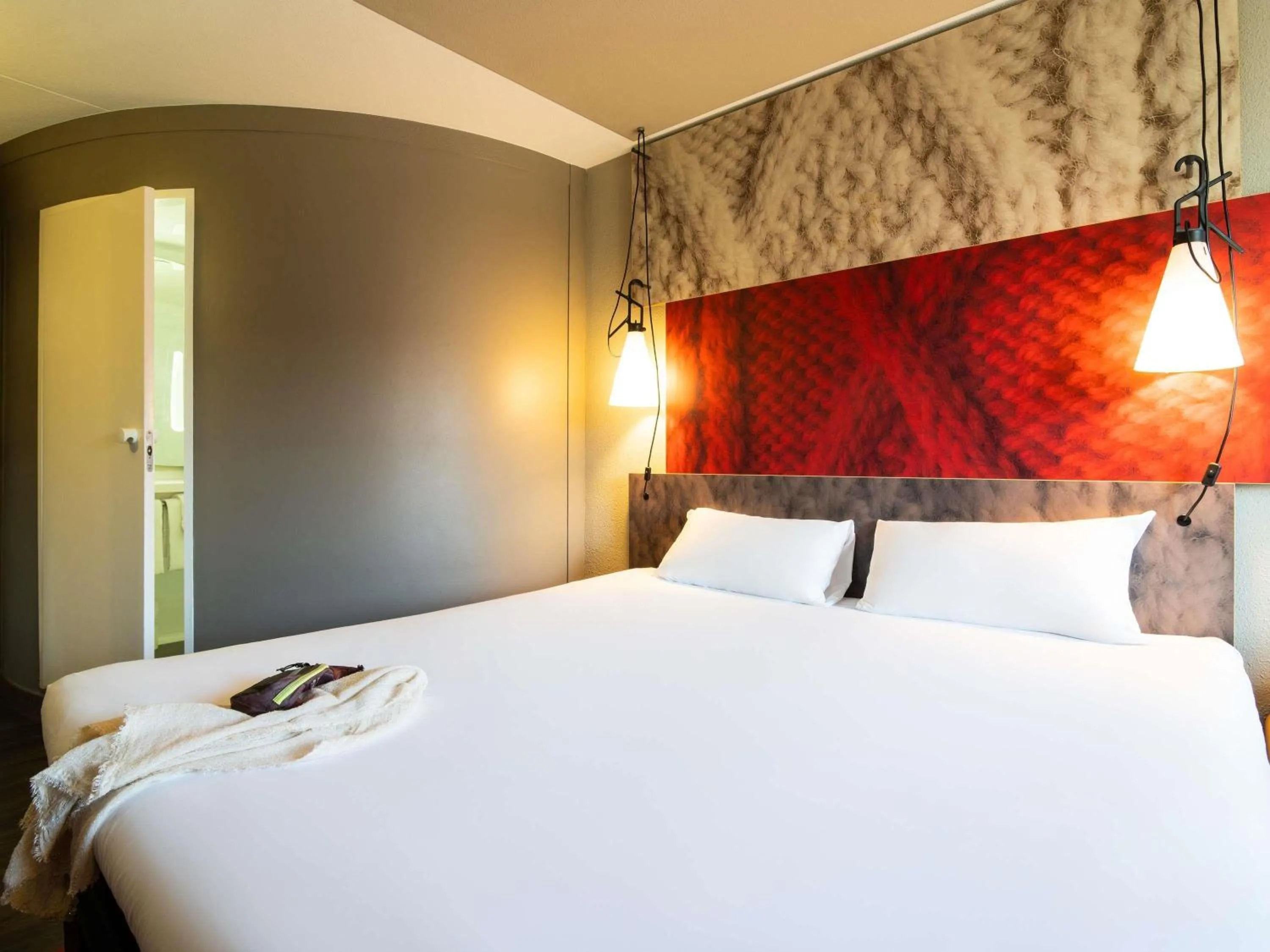 Standard Double Room in ibis Amsterdam Centre Stopera