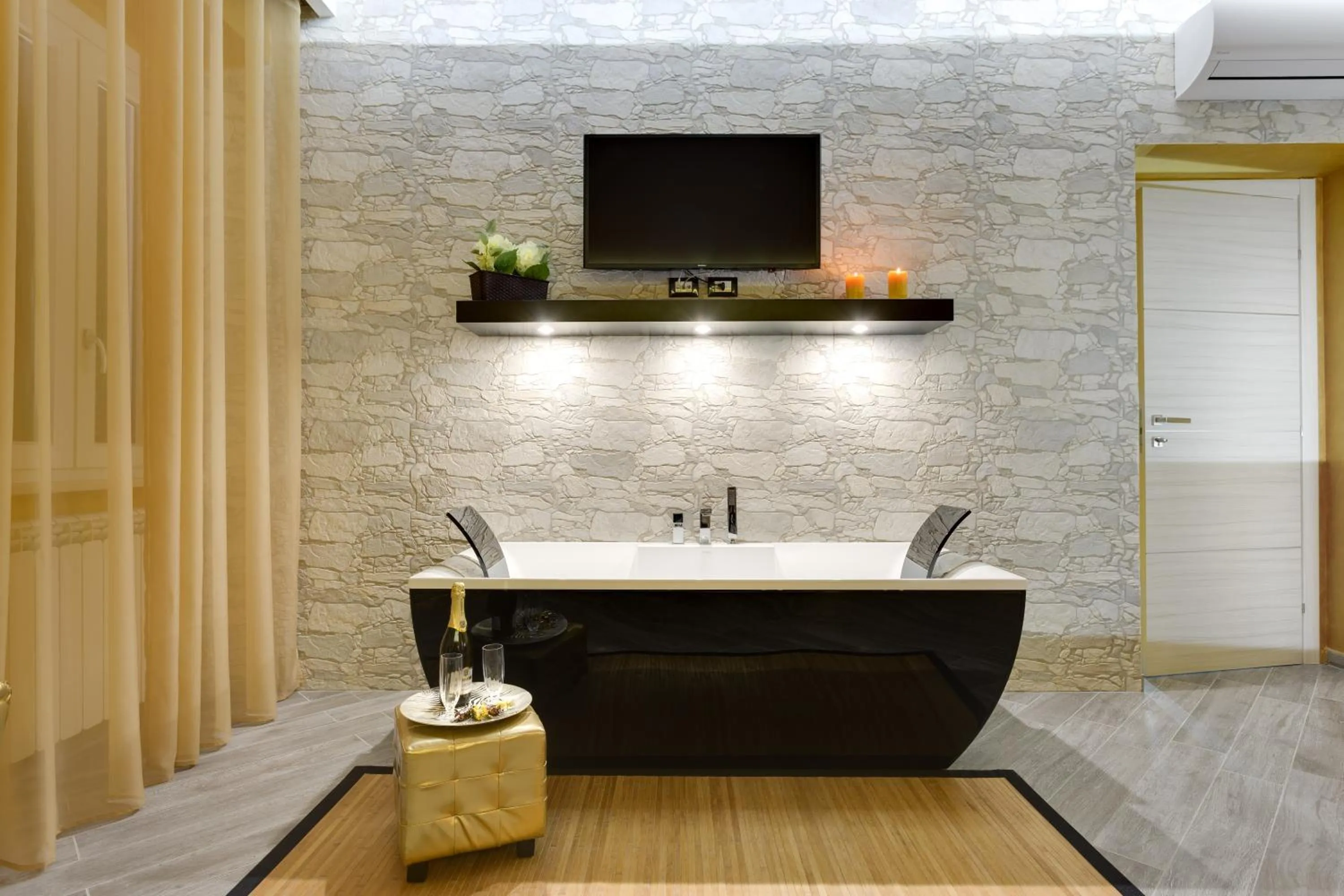 Luxury Suite in Excellence Suite