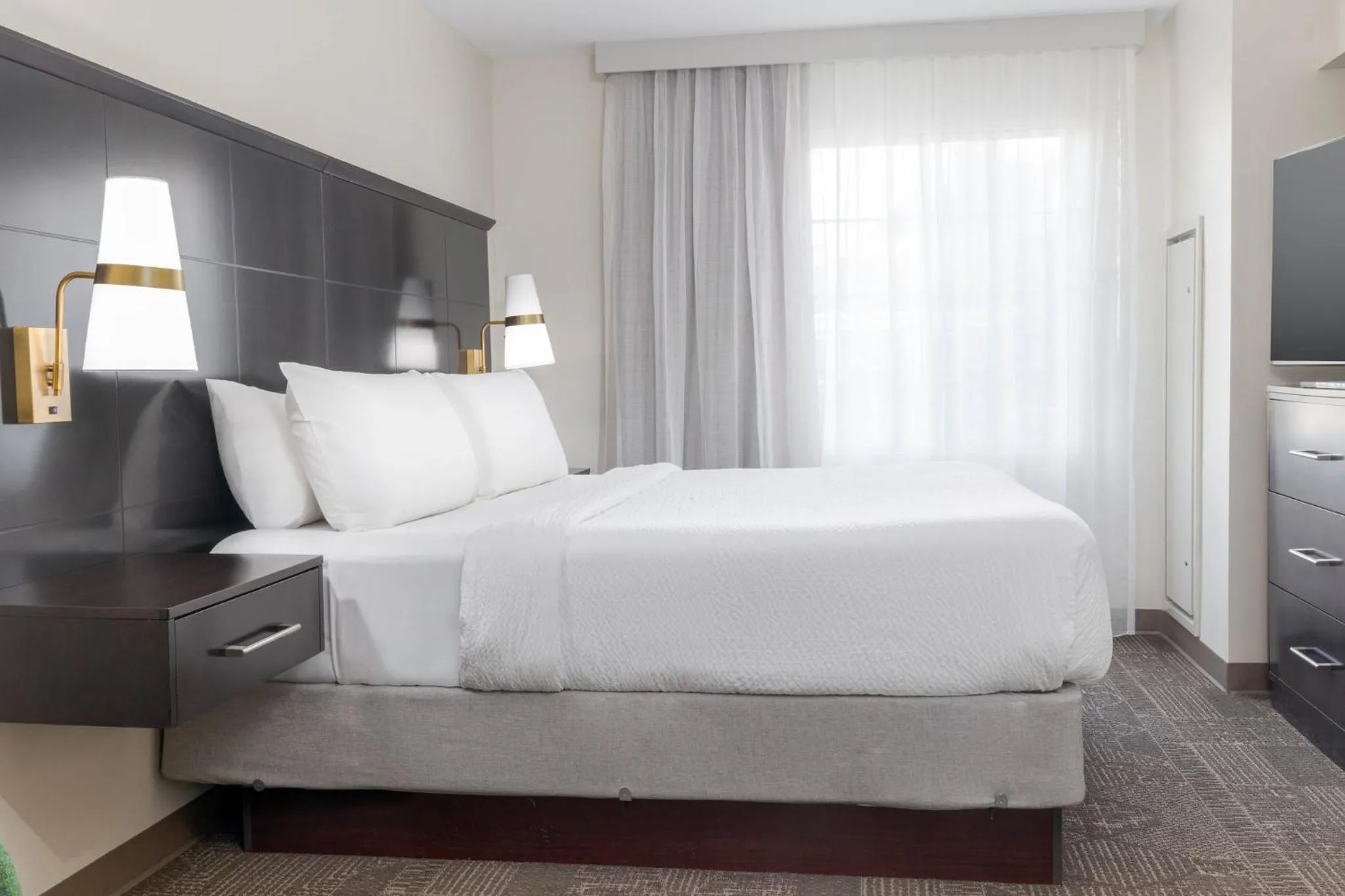 Two-Bedroom Suite with One King and Two Queen Beds in Staybridge Suites Chandler by IHG
