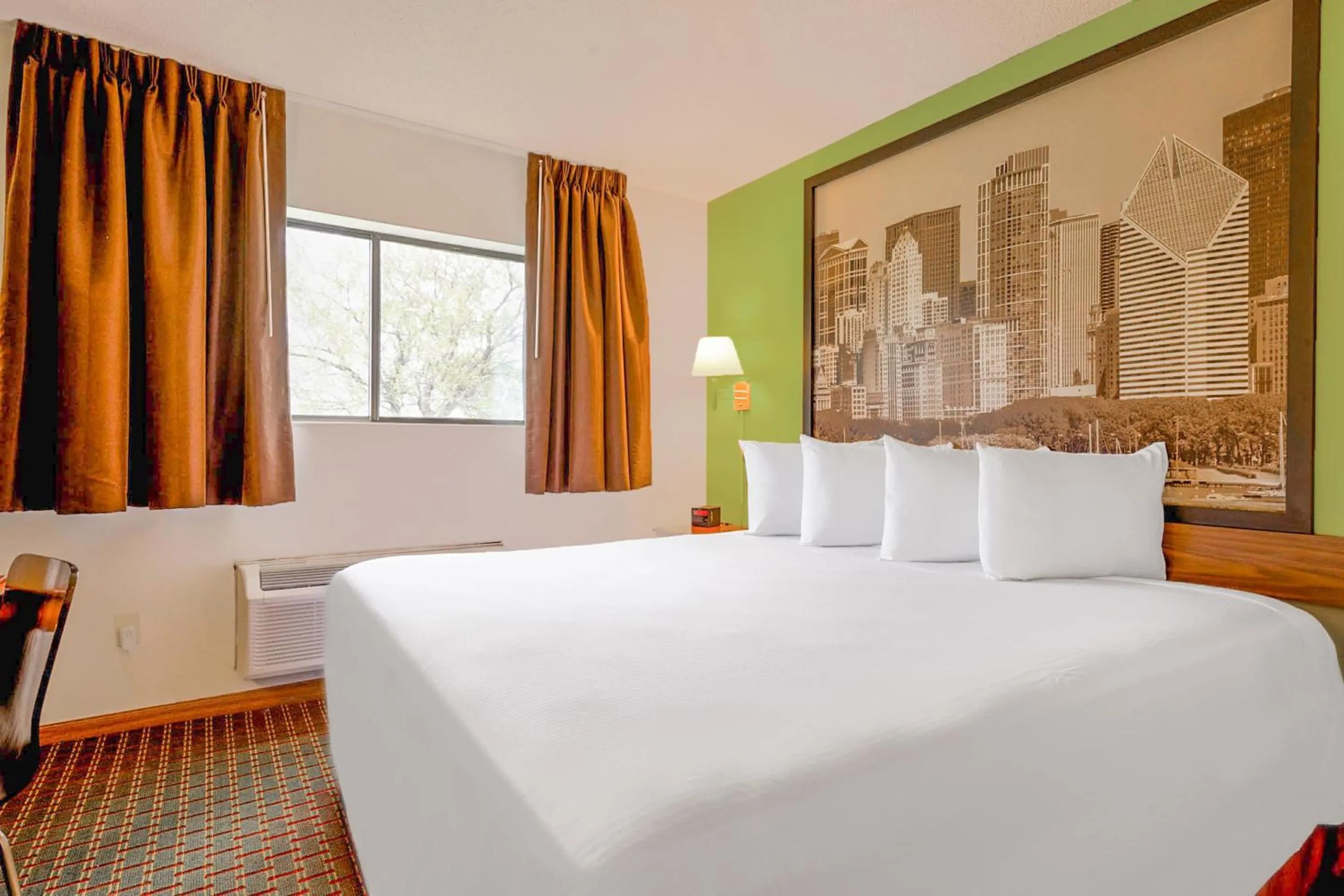 King Bed Non-Smoking with Jetted Tub in Super Sleep Inn