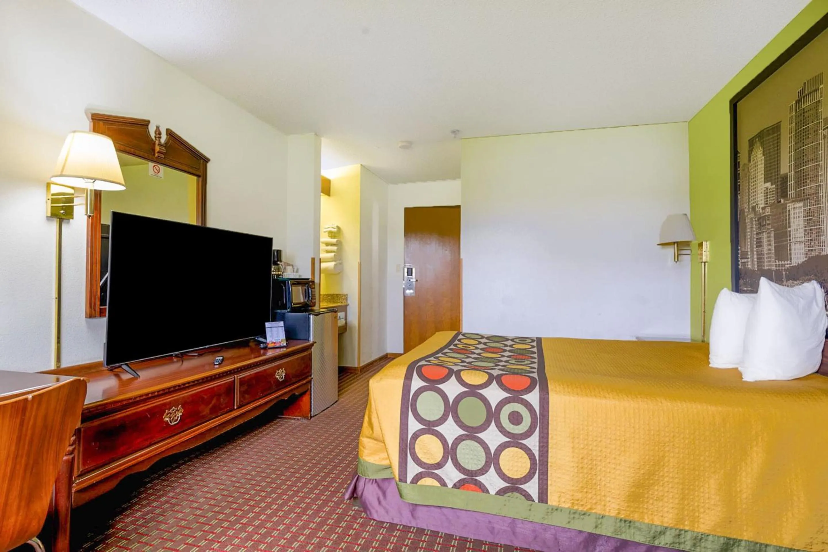 Queen Bed Smoking in Super Sleep Inn