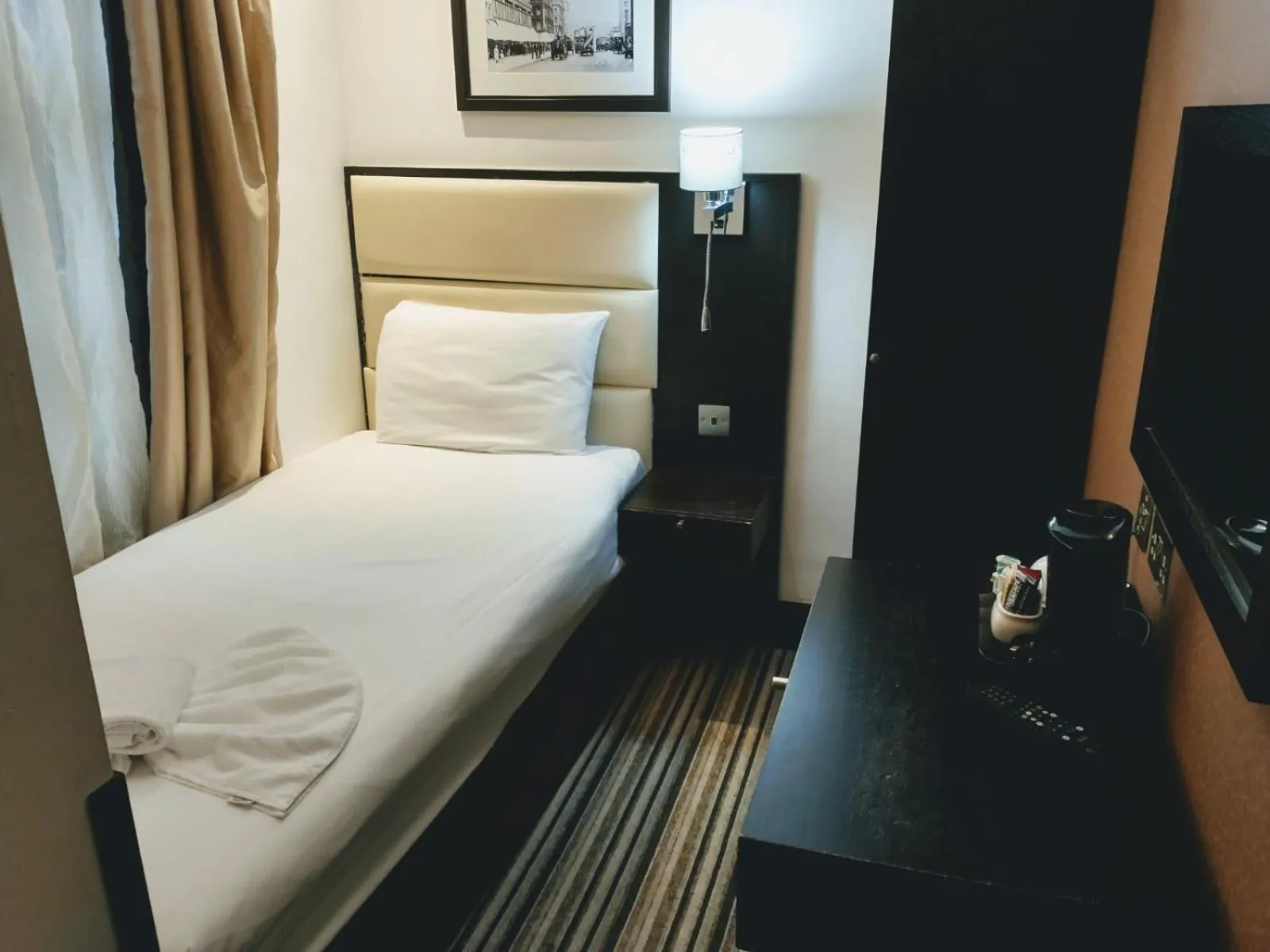 Single Room in Hotel Edward Paddington