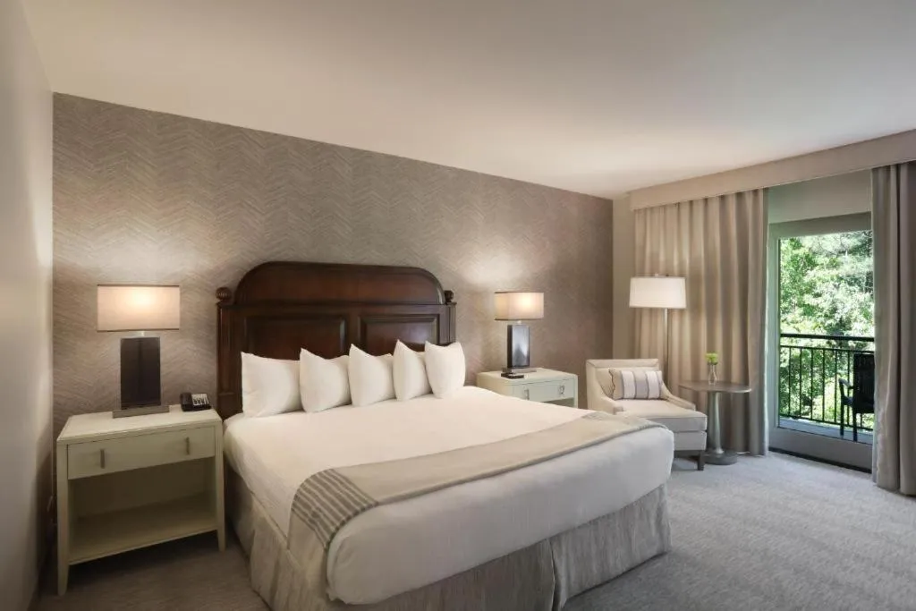 Lodge and Spa Lake View King in Callaway Resort & Gardens