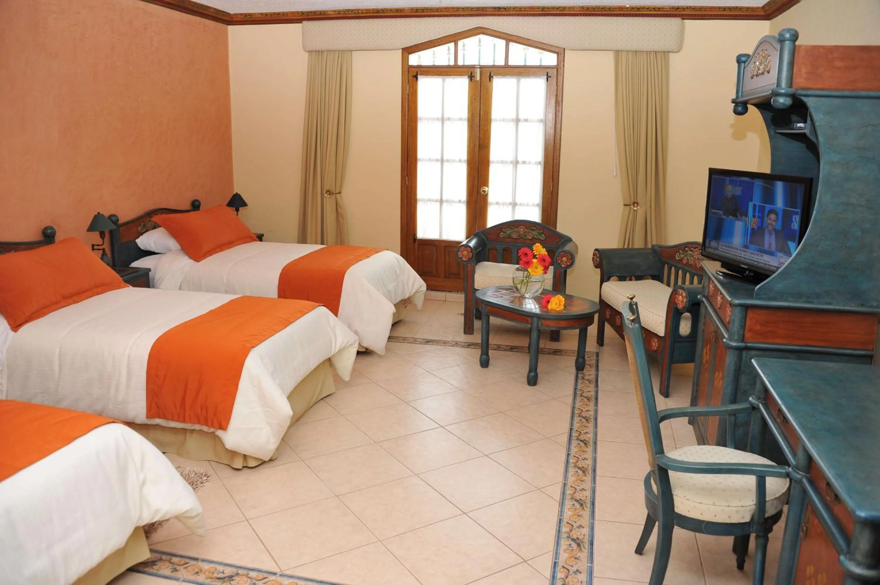 Deluxe Triple Room in Hotel Rincon de Puembo; BW Signature Collection
