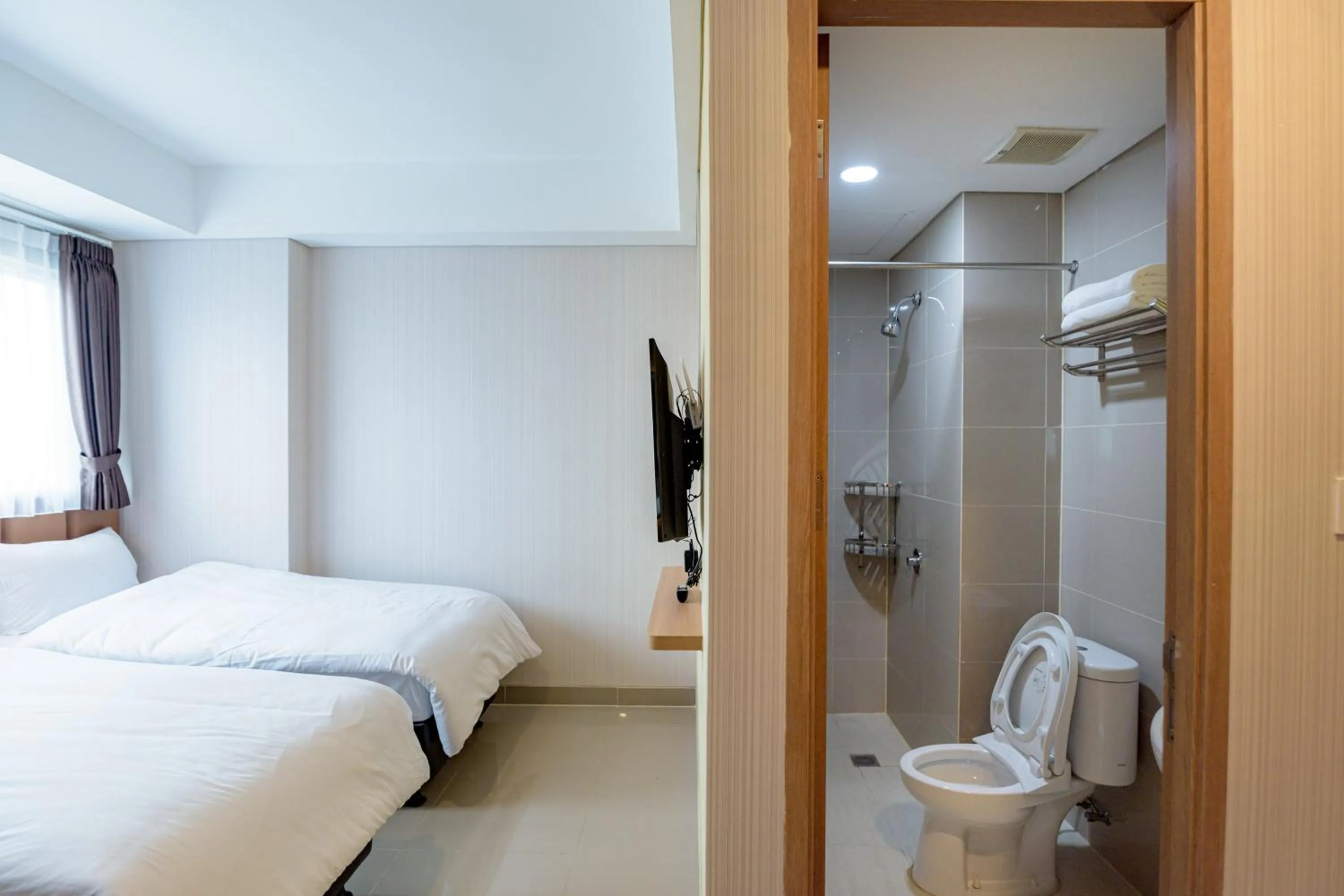 Twin Room in RedLiving Apartemen B Residence BSD - BE Urban Hotel