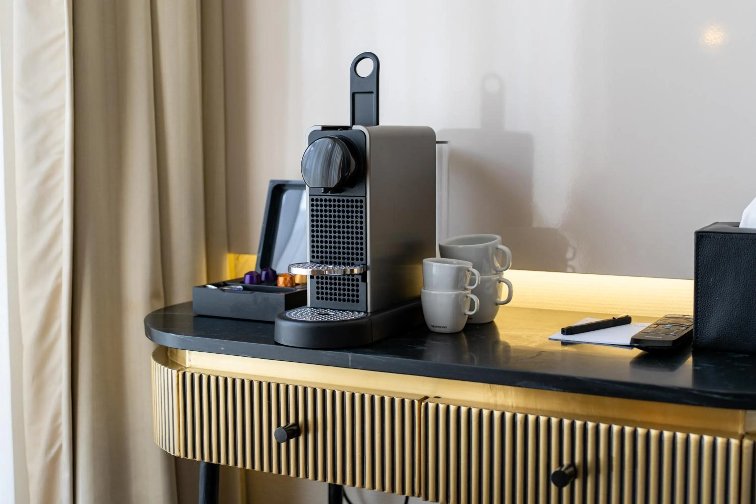 Deluxe Twin Room Souterrain (Basement) in Boutique Hotel Albus Amsterdam Centre