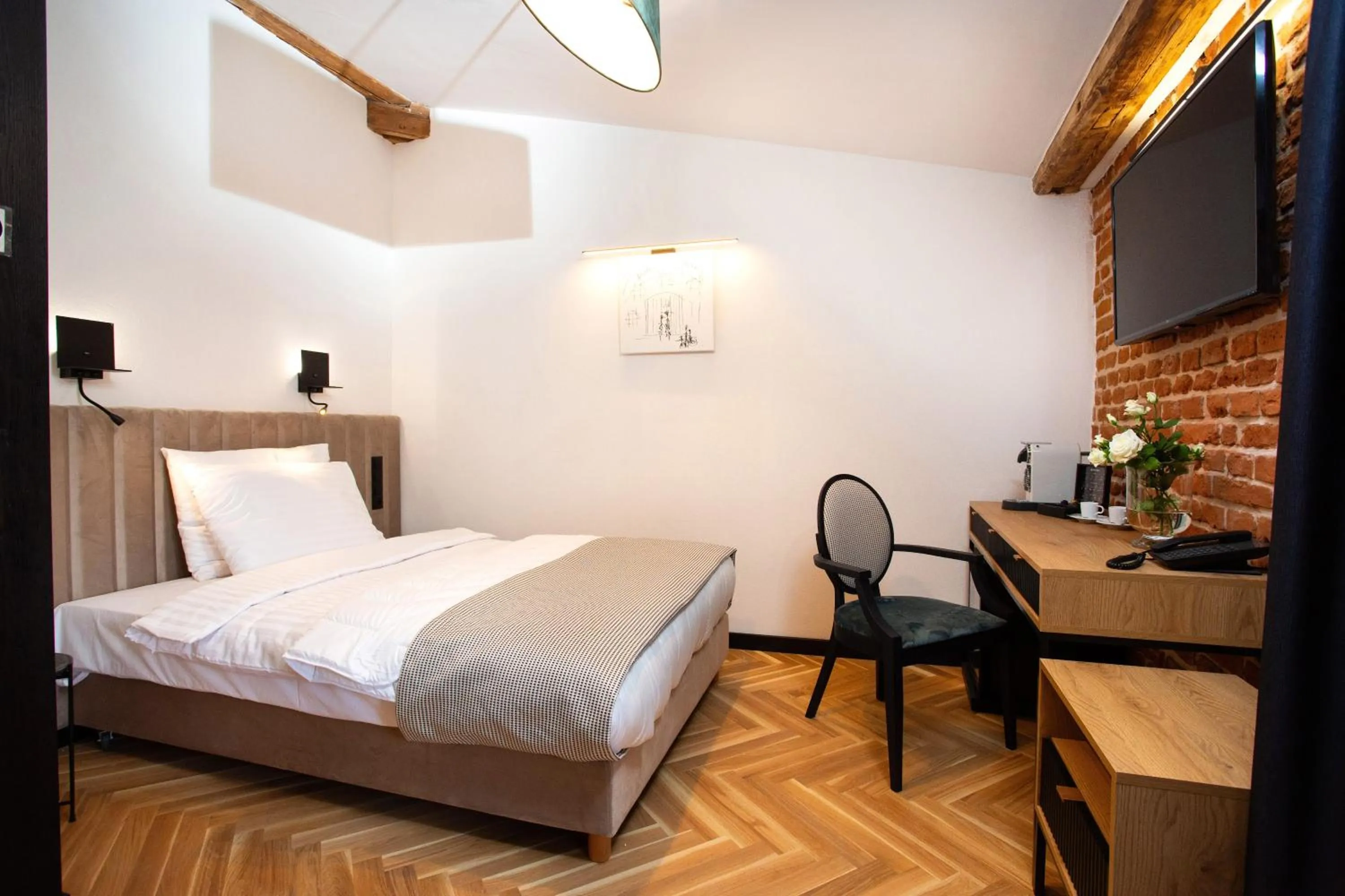 Large Single Room in HOTEL TEATR