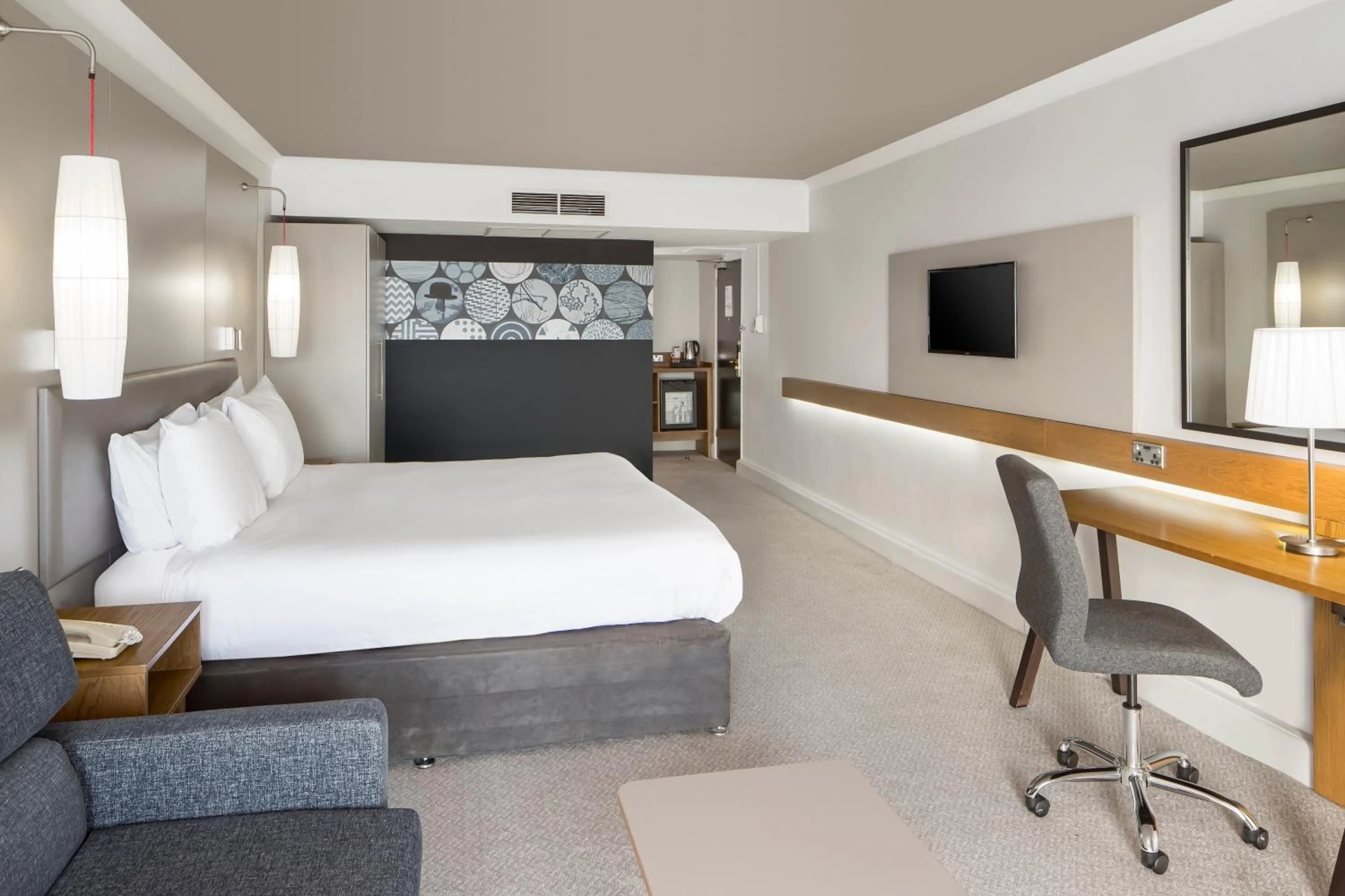 Standard King Room with Sofa Bed in Crowne Plaza Plymouth by IHG