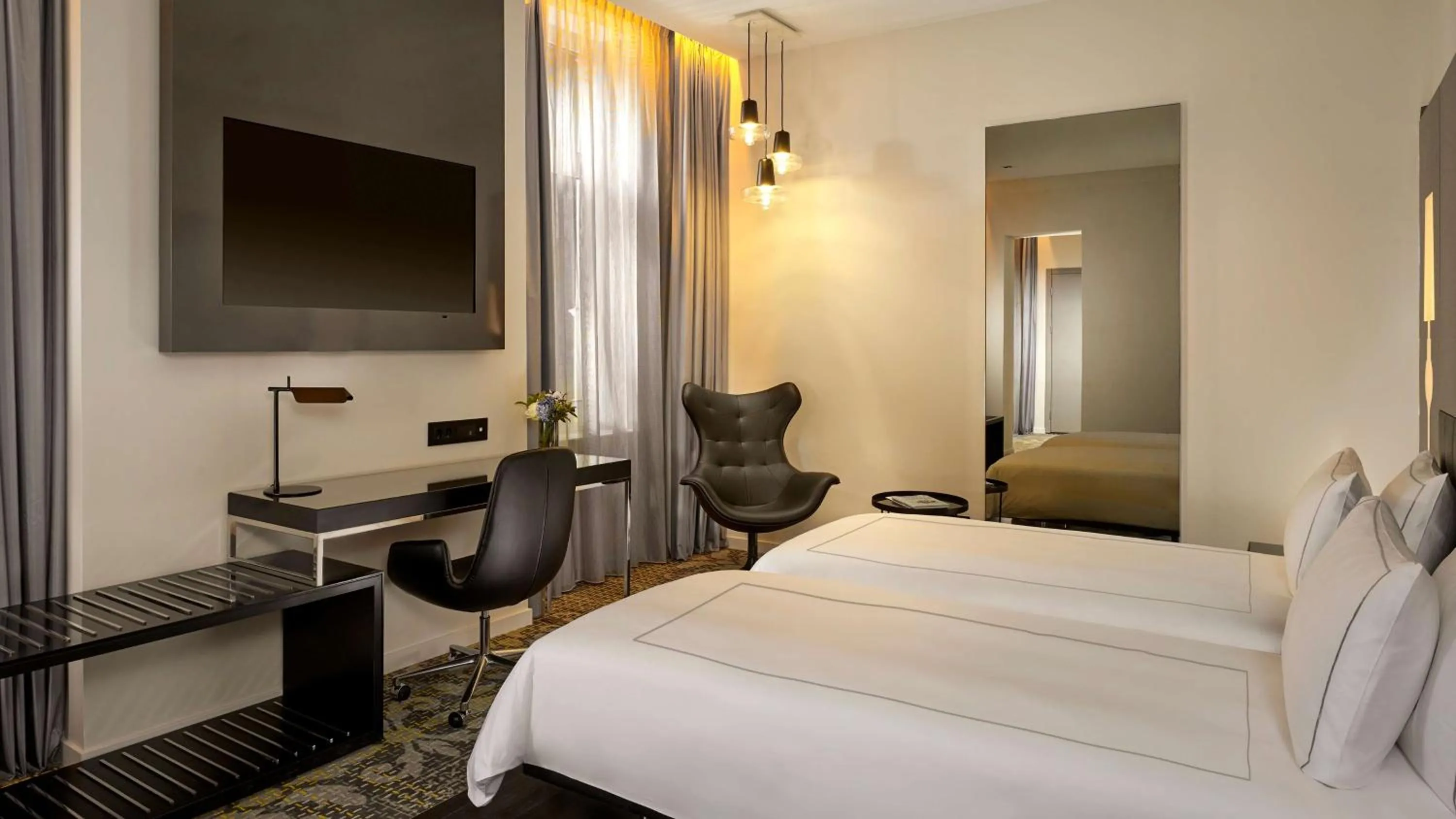 Superior Twin Room in Park Plaza Victoria Amsterdam