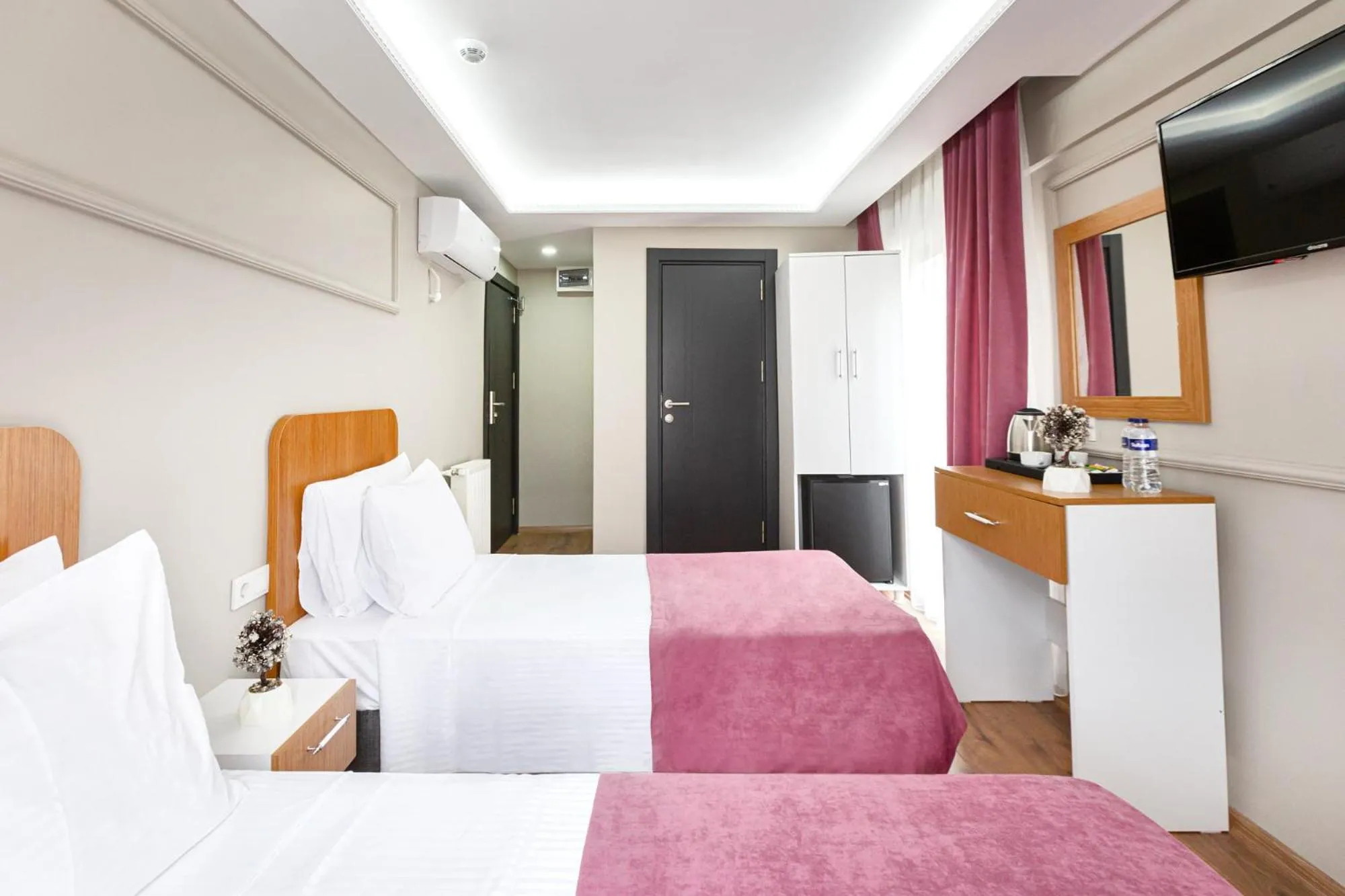 Standard Twin Room in Ria Suites Boutique Hotel