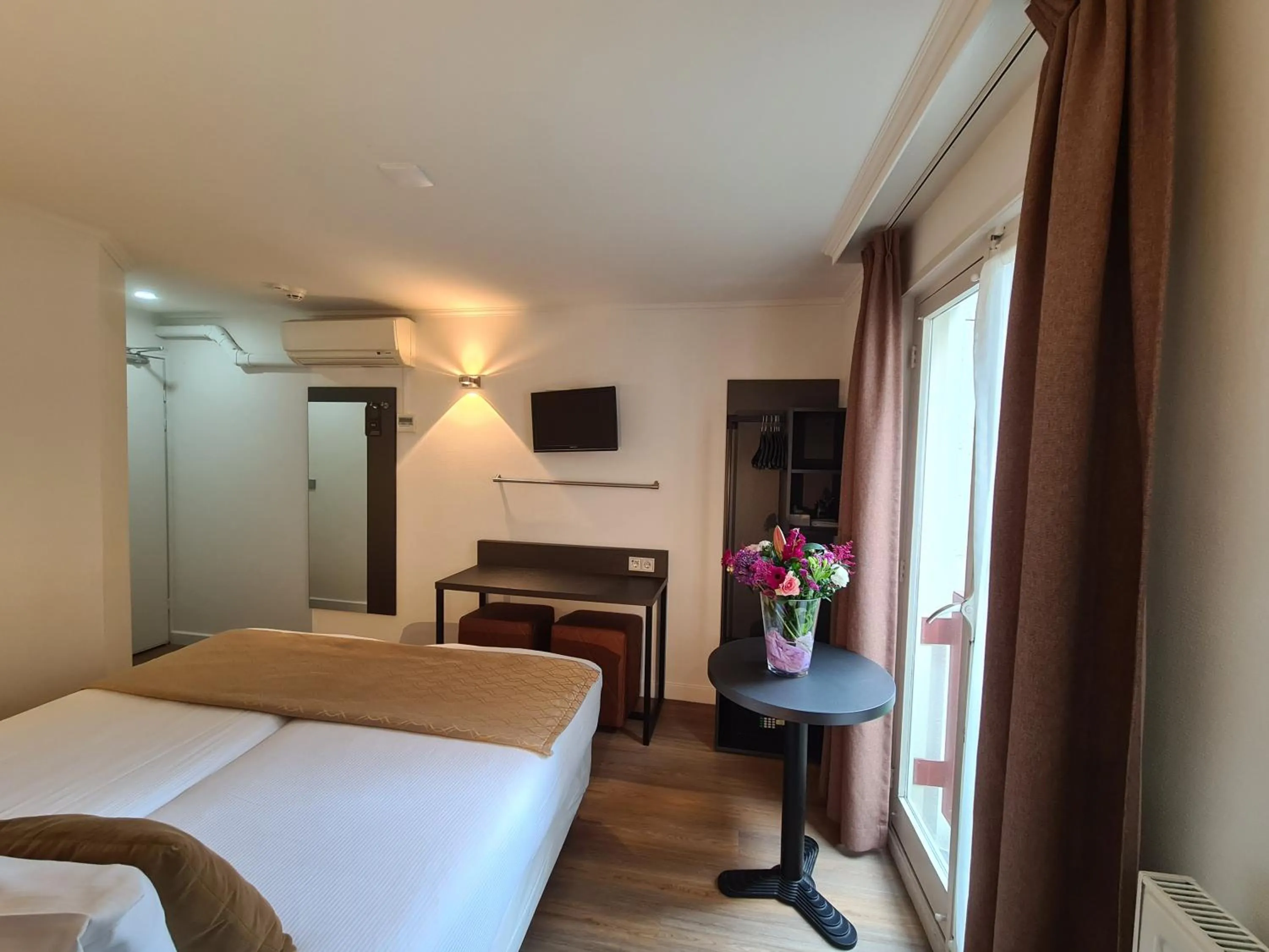 Deluxe Double Room in Avenue Hotel