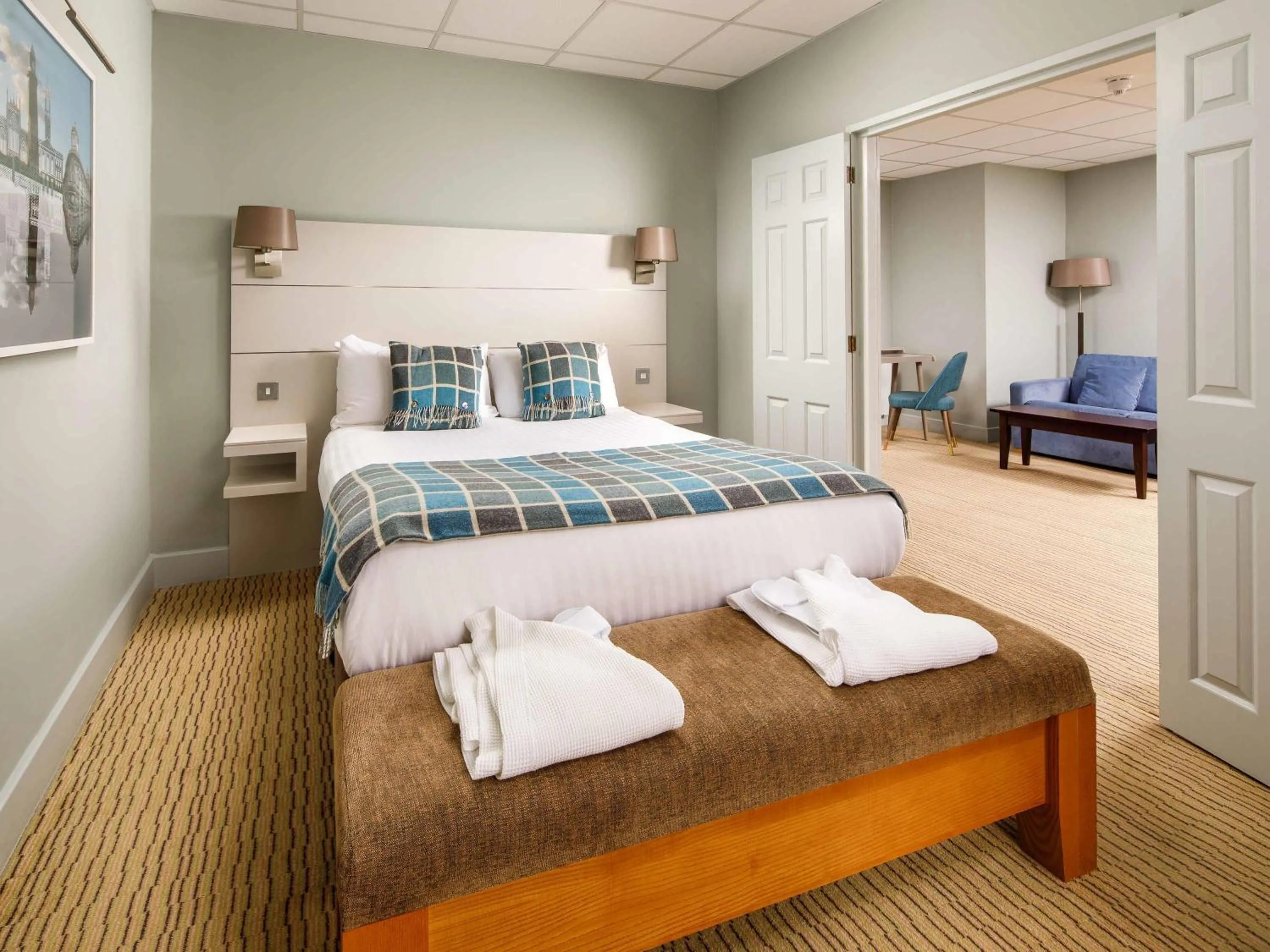 Junior Suite in Mercure Hull Grange Park Hotel