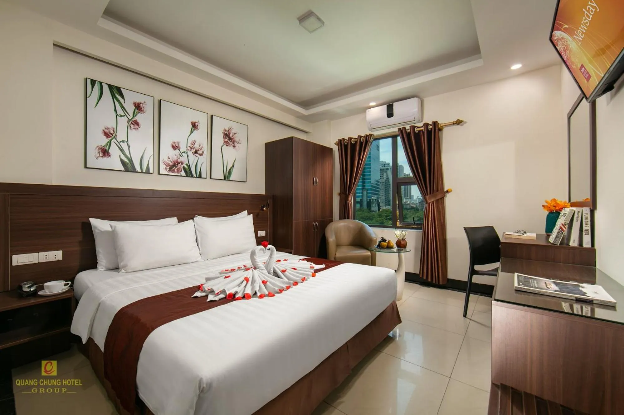 Deluxe Queen Room in Nhan Hoa Hotel
