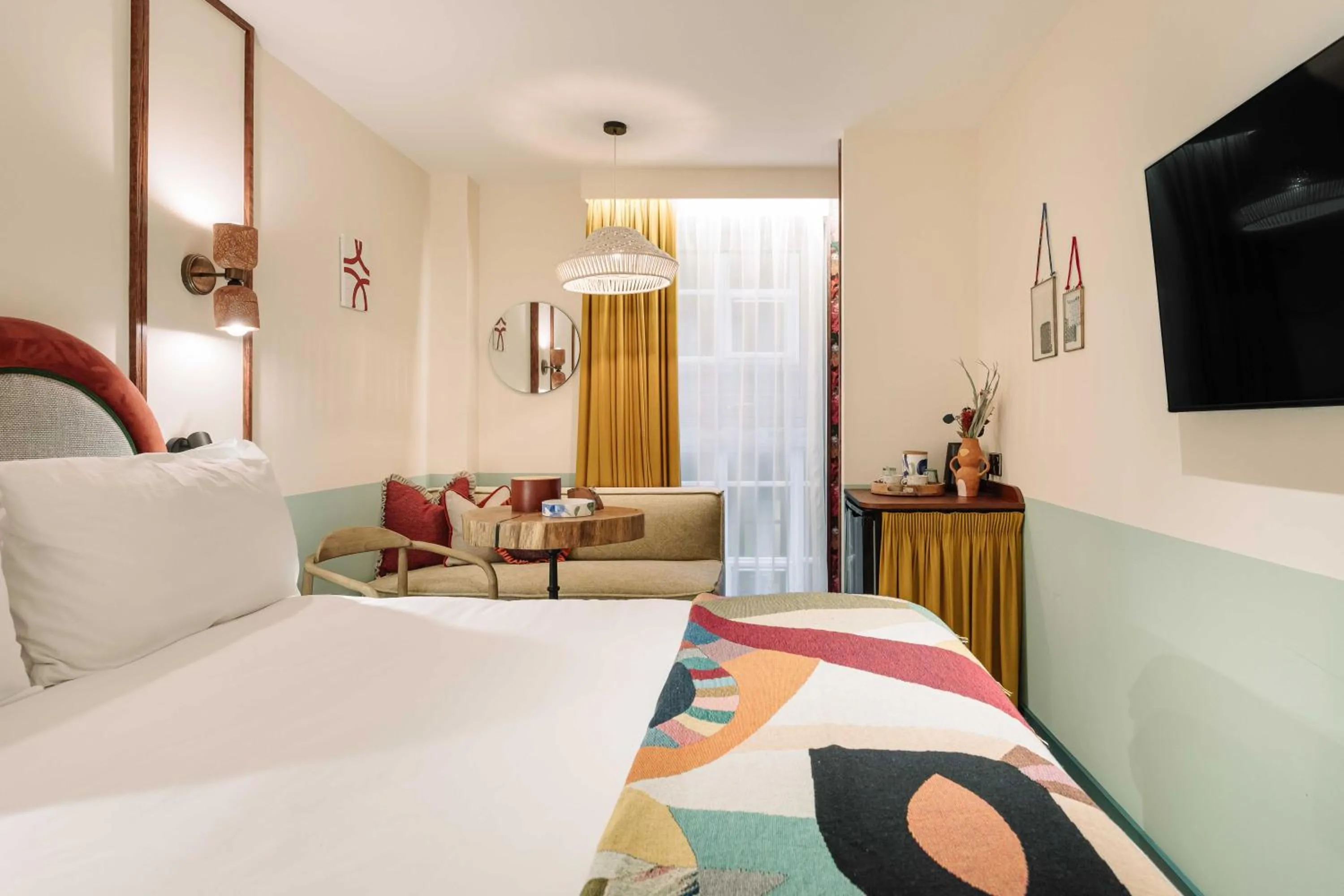 Bedroom in room2 Belfast Hometel