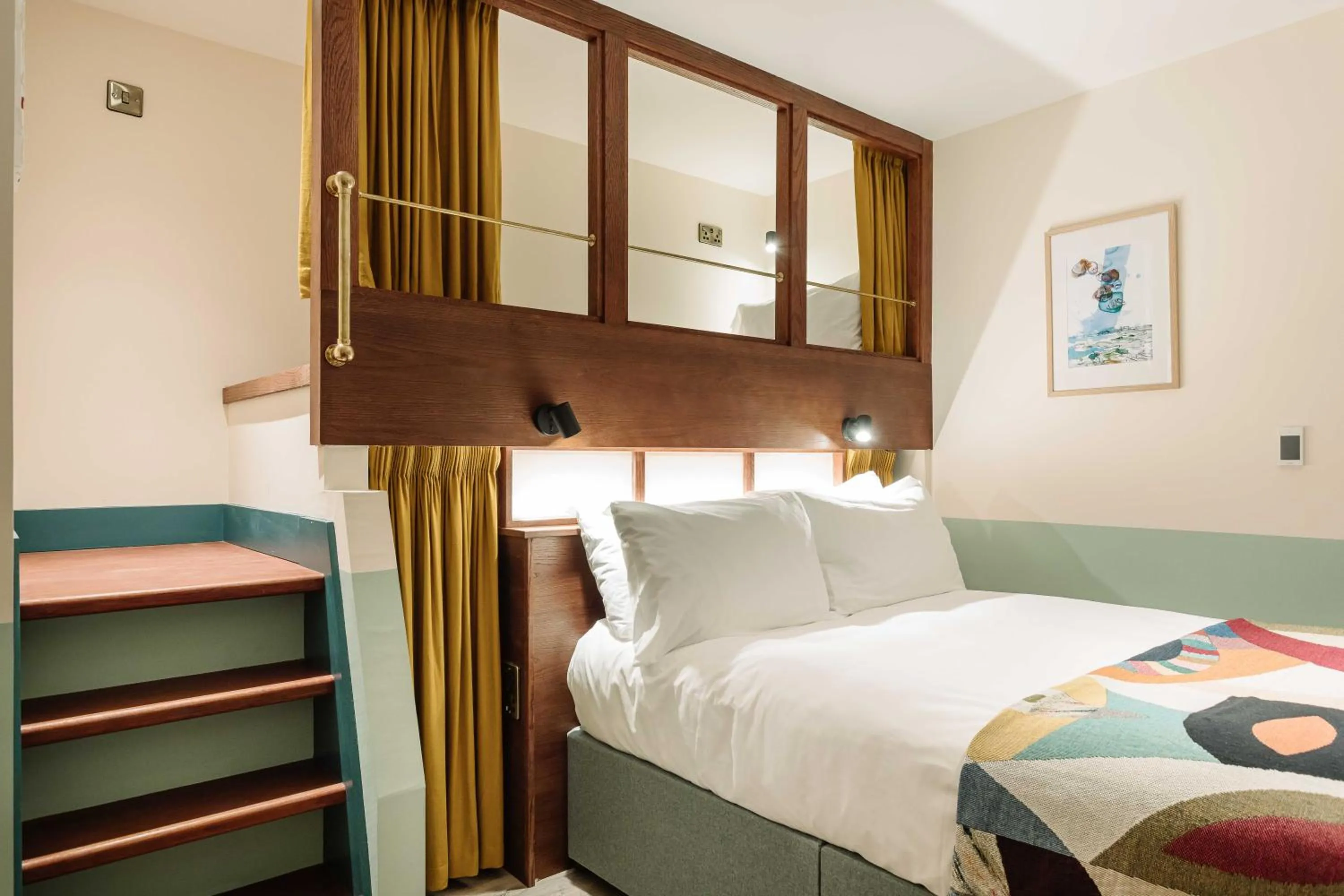 Large Loft in room2 Belfast Hometel