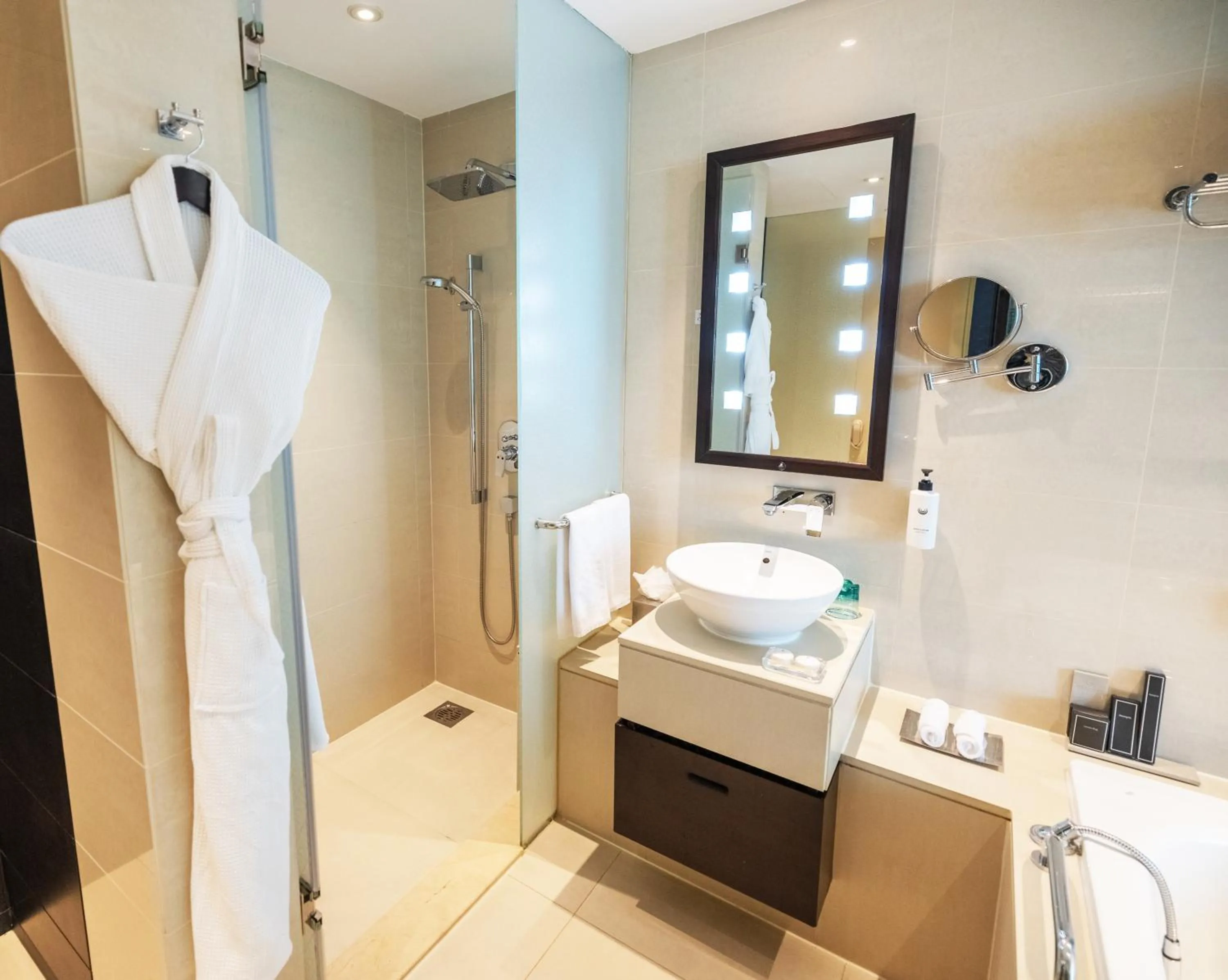 Deluxe Room one King Bed Non Smoking in Southern Sun Abu Dhabi